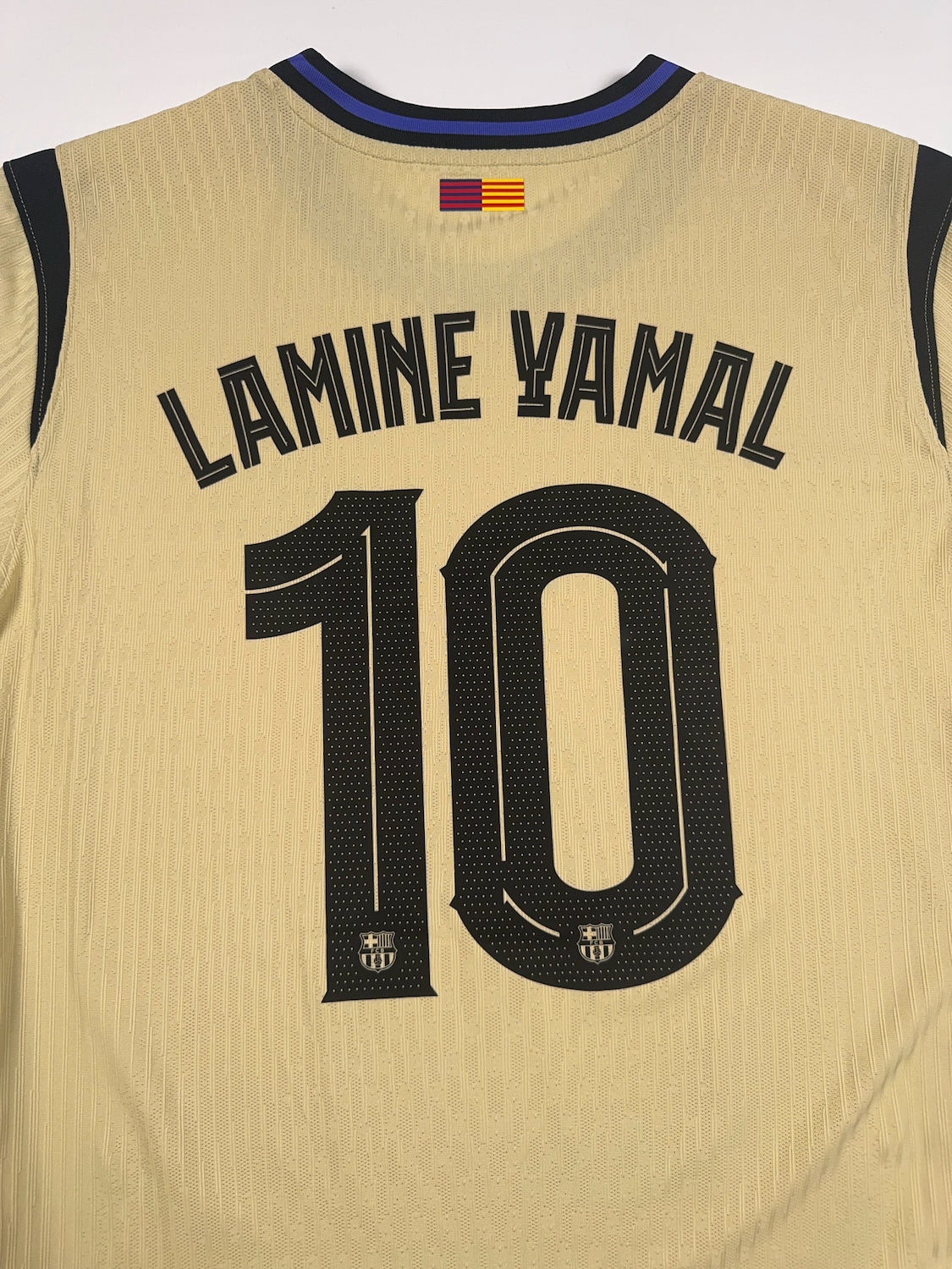 Barcelona 2025/26 Lamine Yamal #10 Away Shirt - XL