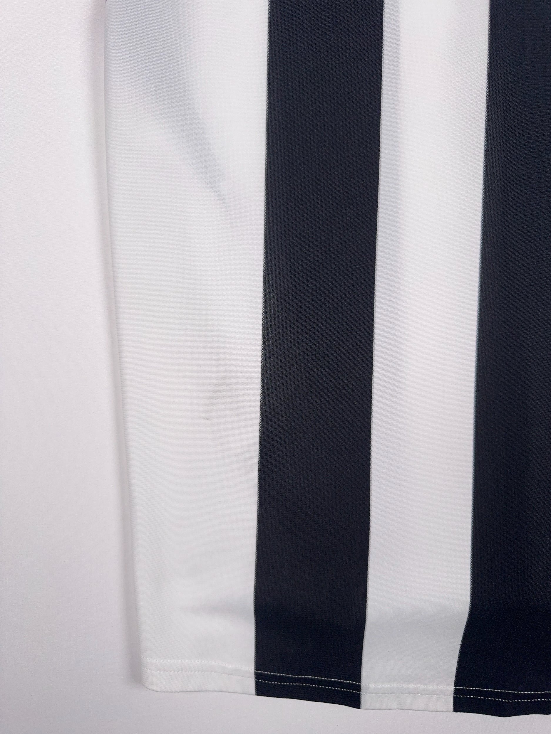 Newcastle United 2005/06 Home Shirt - M