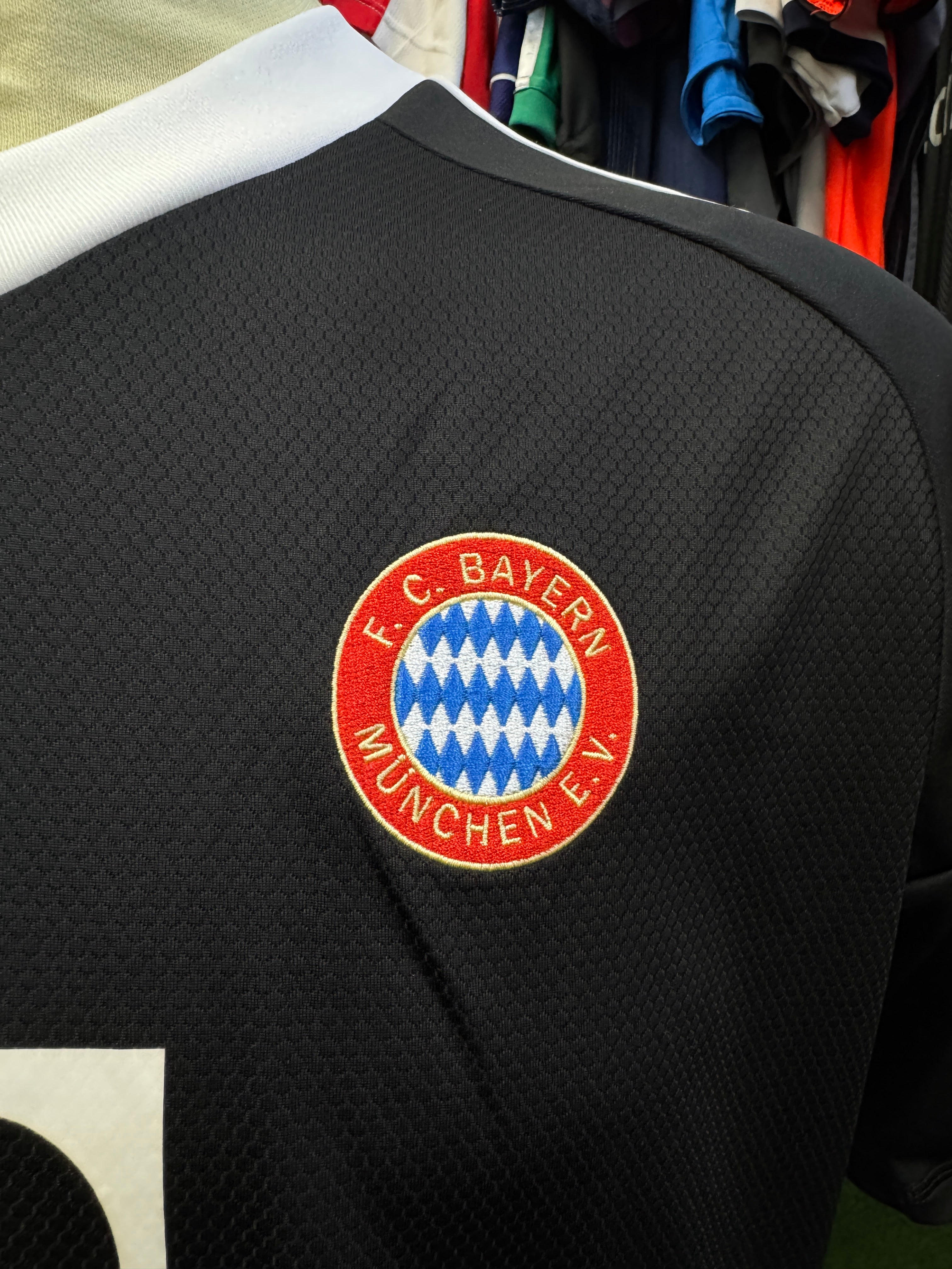 Bayern Munich 2024/25 Goalkeeper | Retro Screamers