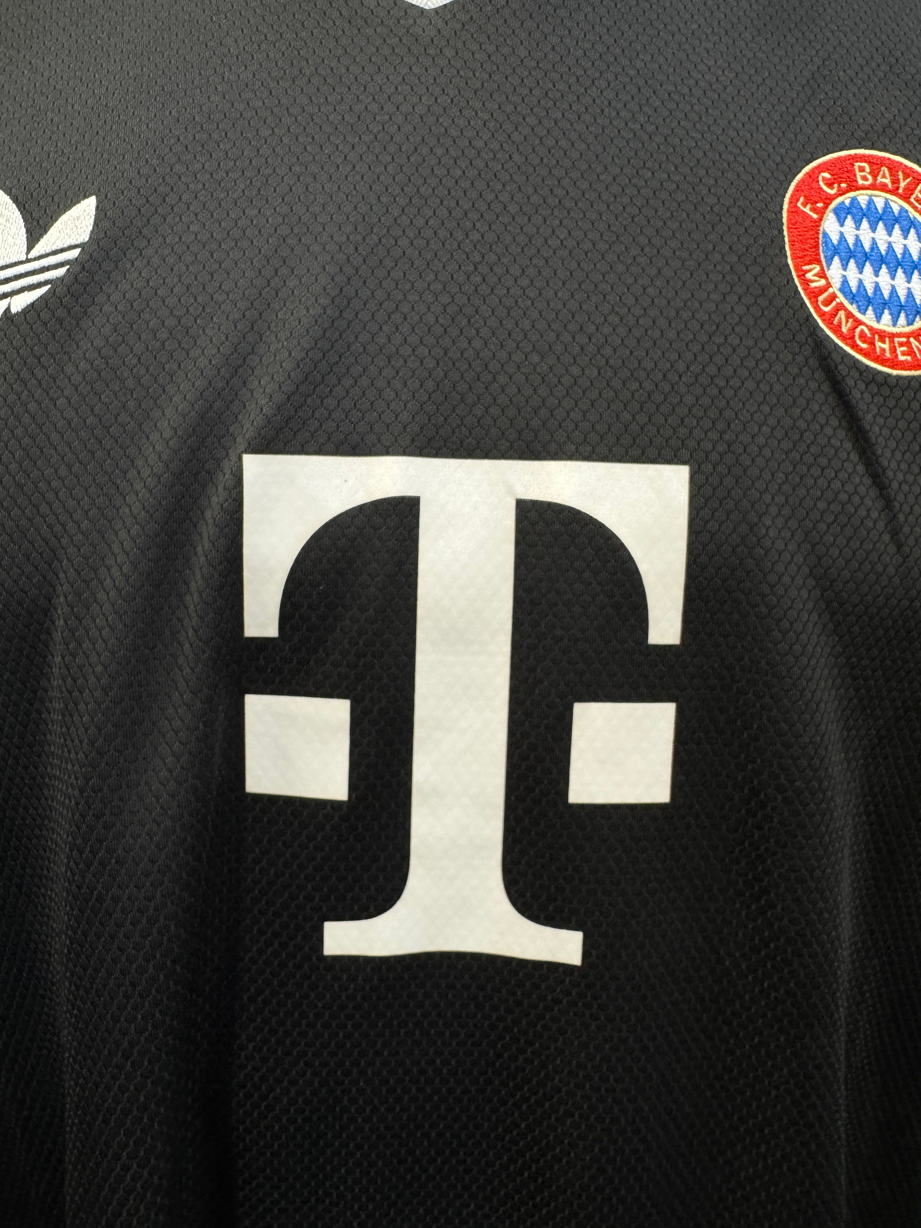 Bayern Munich 2024/25 Goalkeeper | Retro Screamers