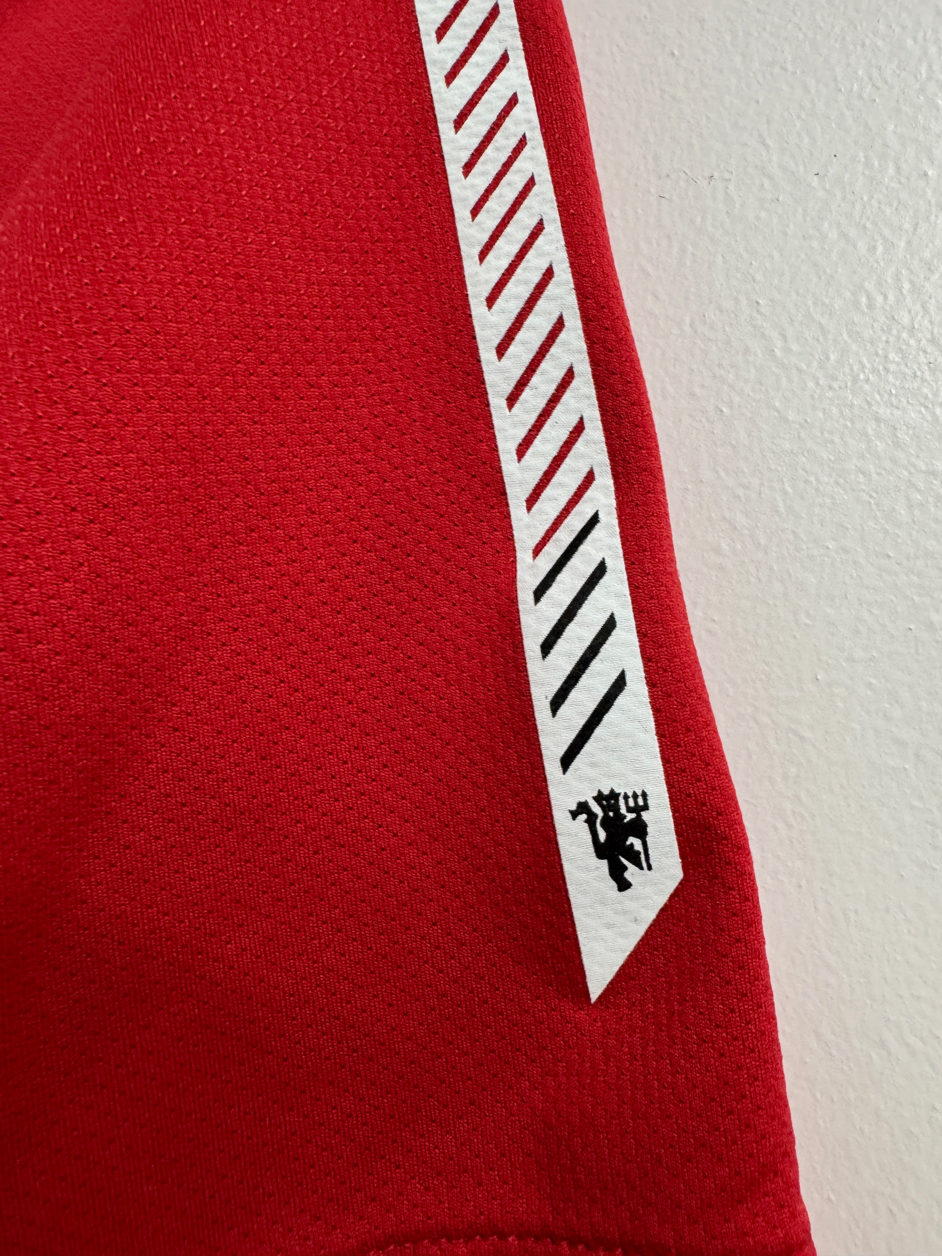 Manchester United 2010 Home Shirt - M