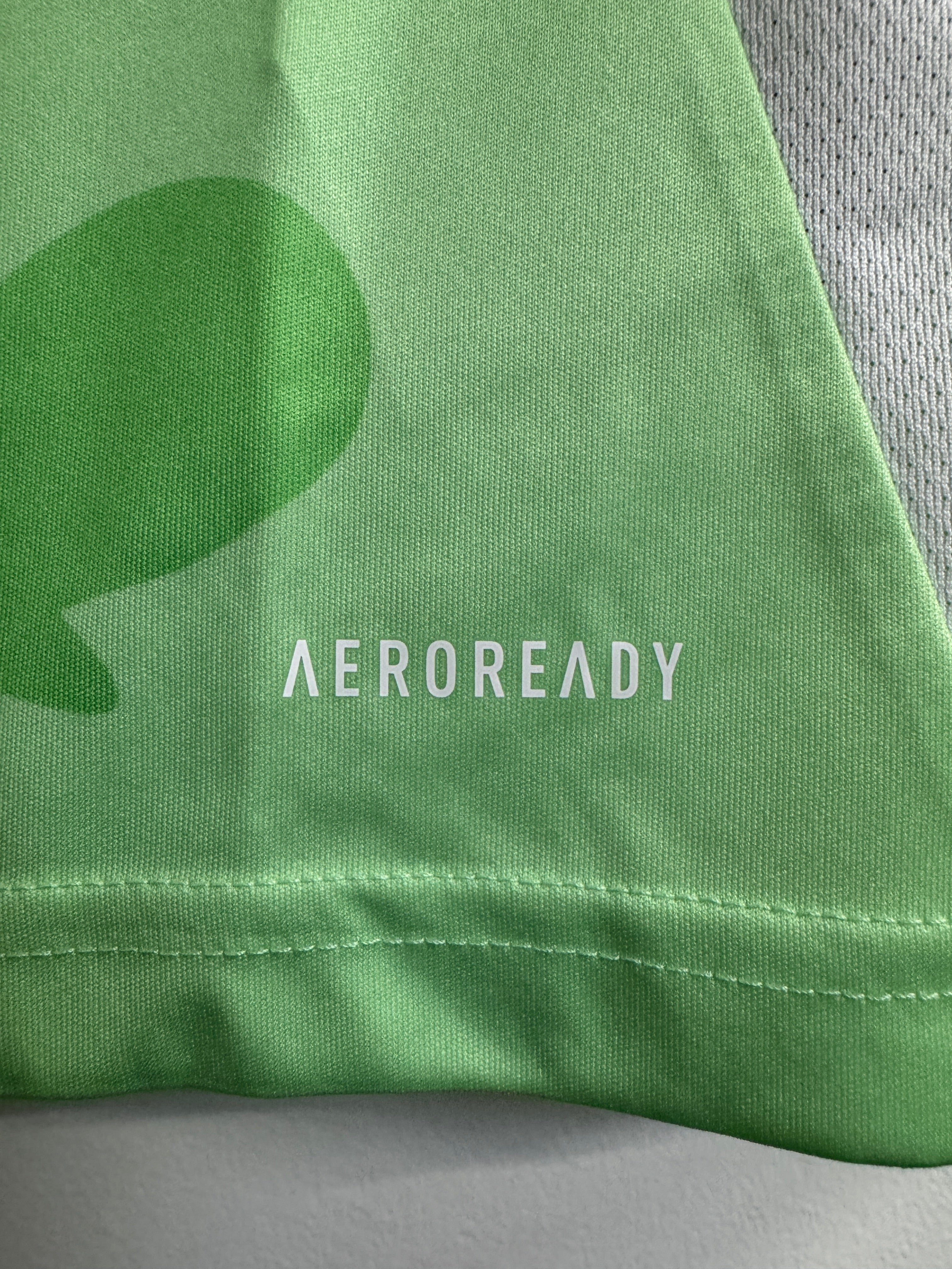 Italy (Women's Team) 2025 Away Shirt - M