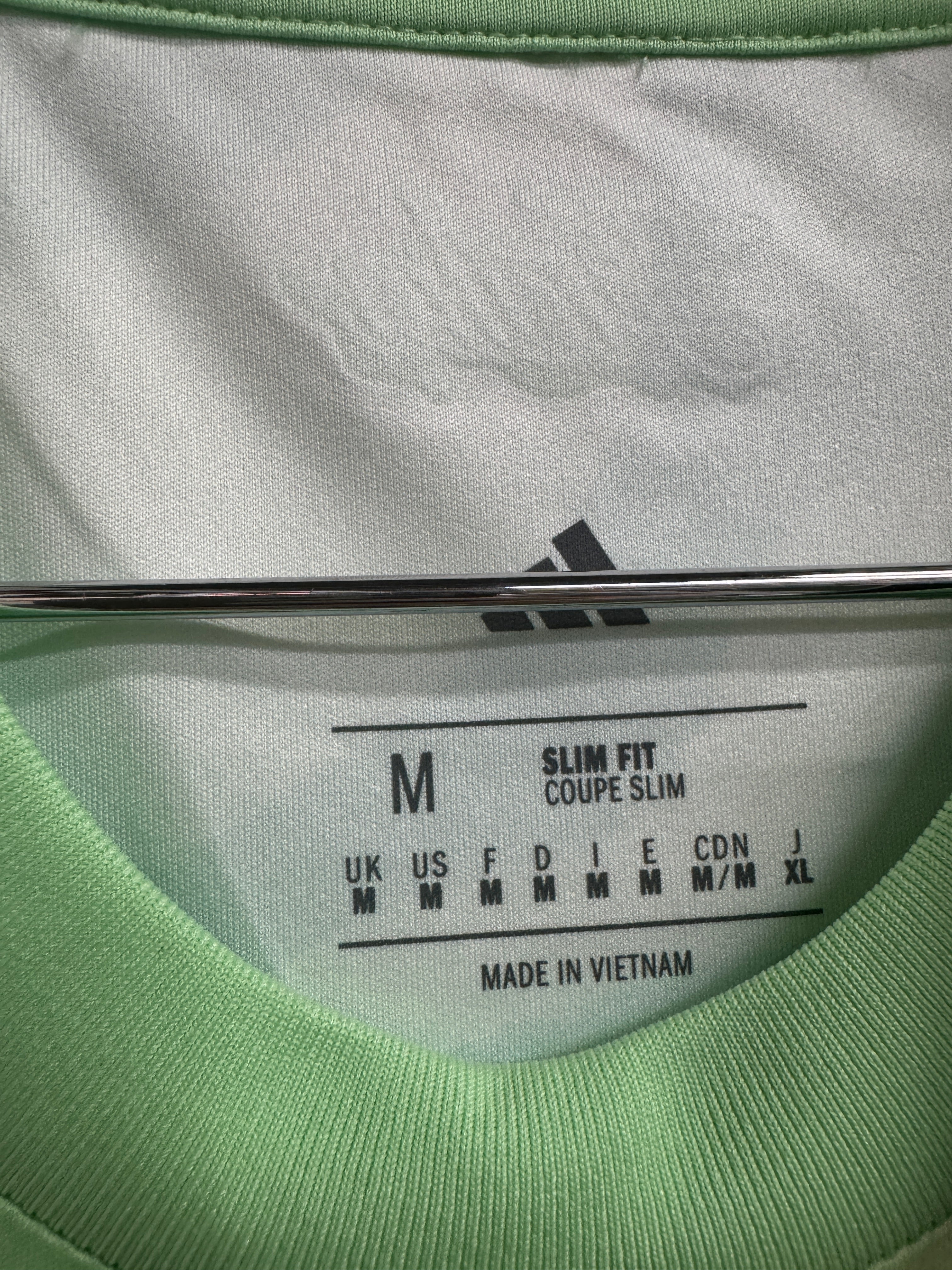 Italy (Women's Team) 2025 Away Shirt - M