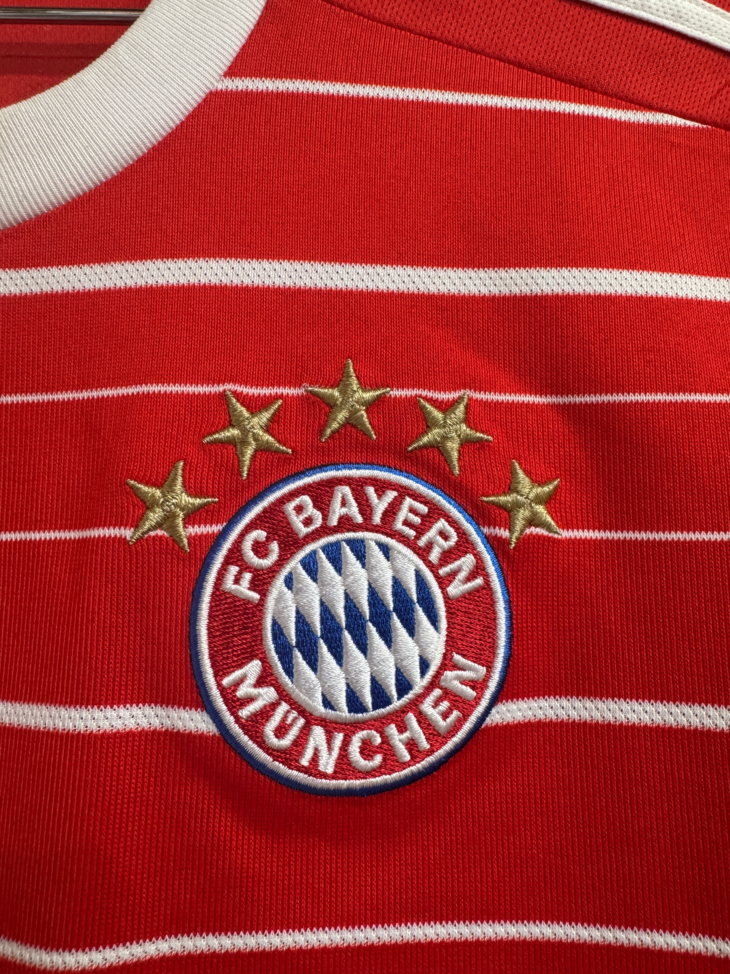 Bayern Munich 2022 Muller #25 w/ Patches Home Shirt - L