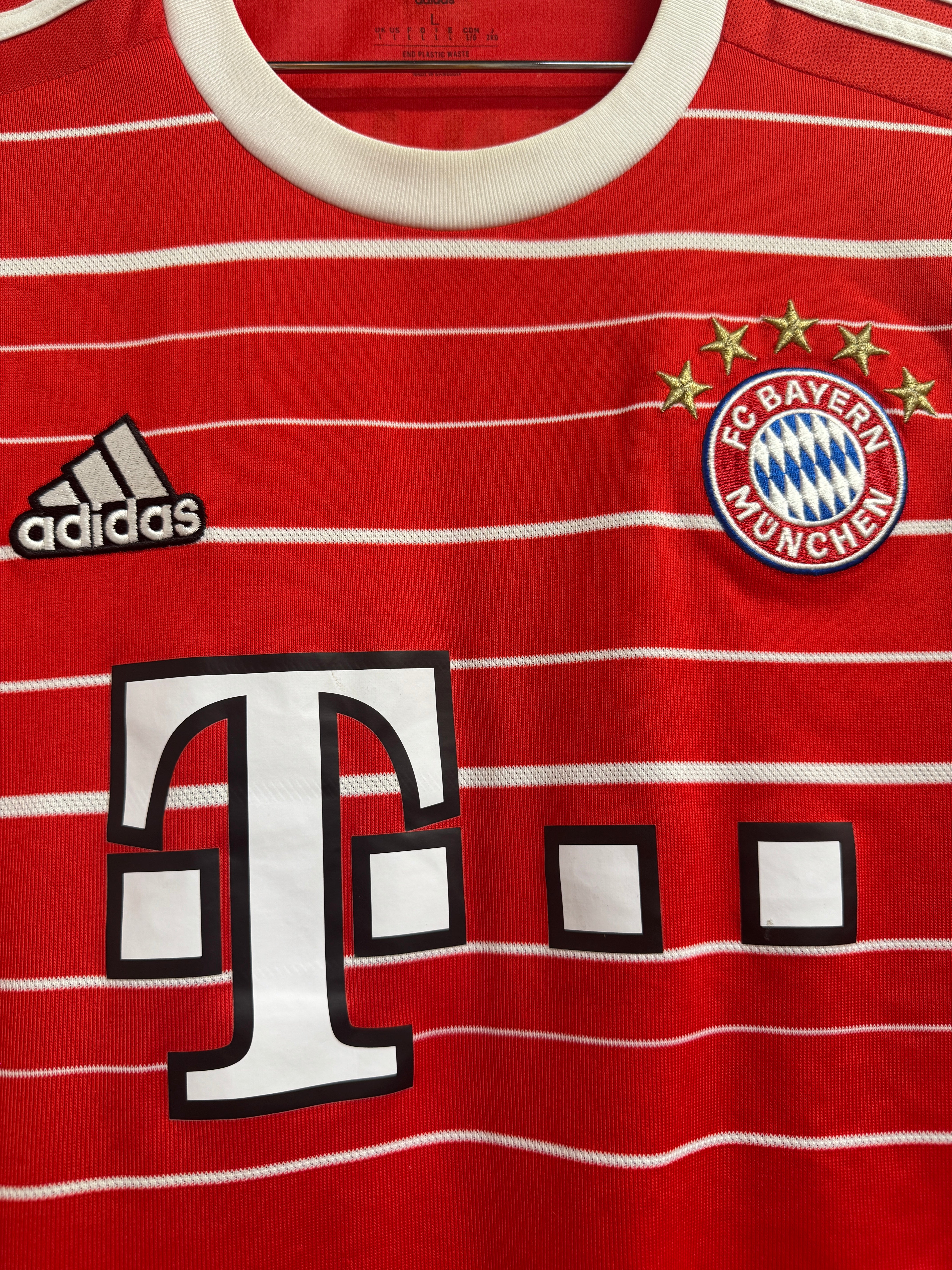 Bayern Munich 2022 Muller #25 w/ Patches Home Shirt - L