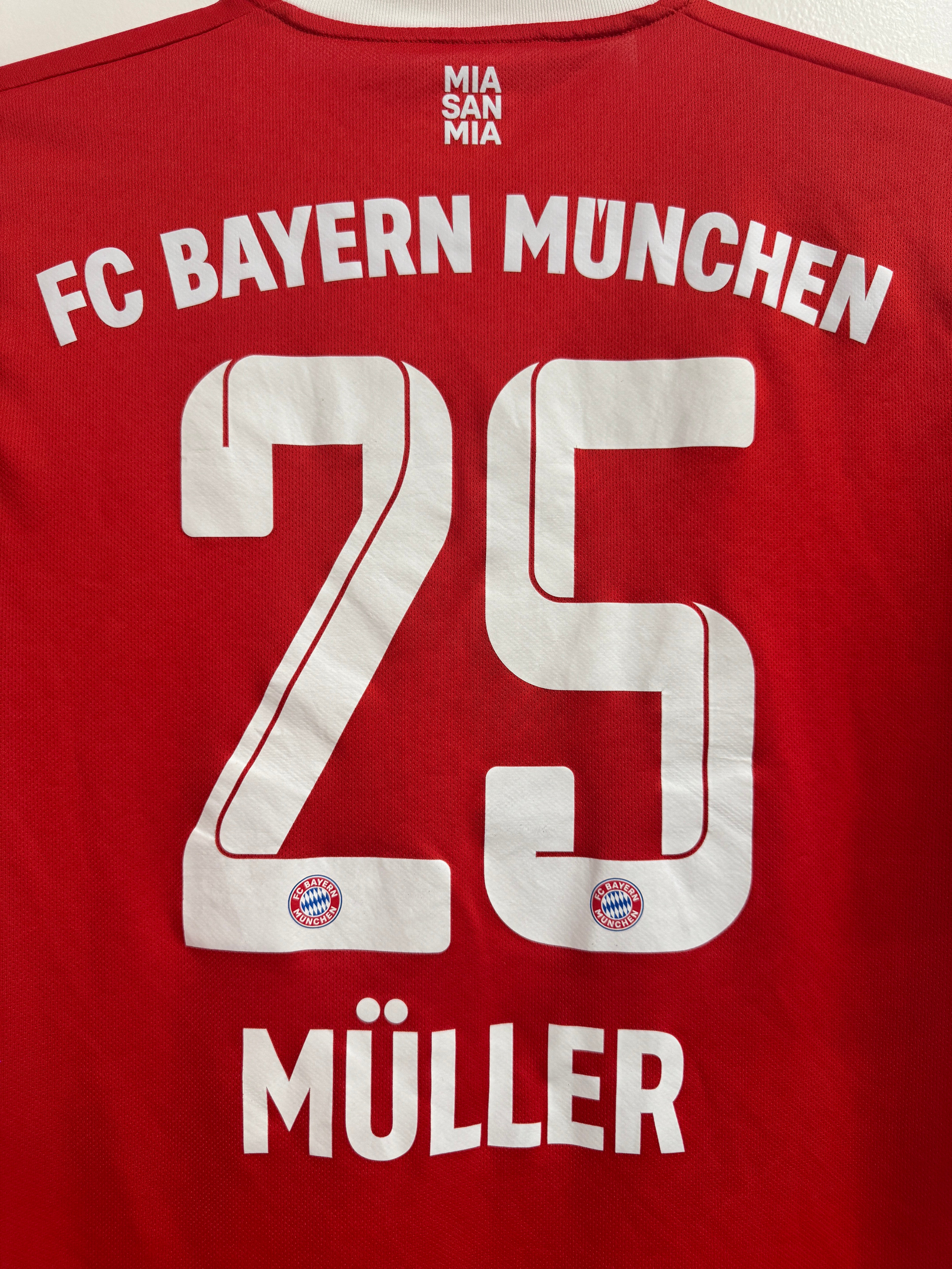 Bayern Munich 2022 Muller #25 w/ Patches Home Shirt - L