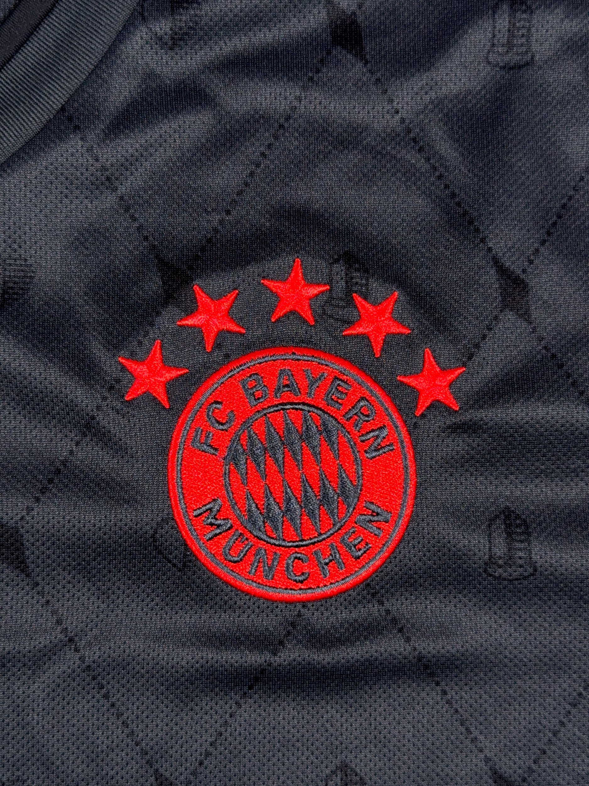 Bayern Munich 2022/23 Third Shirt - L