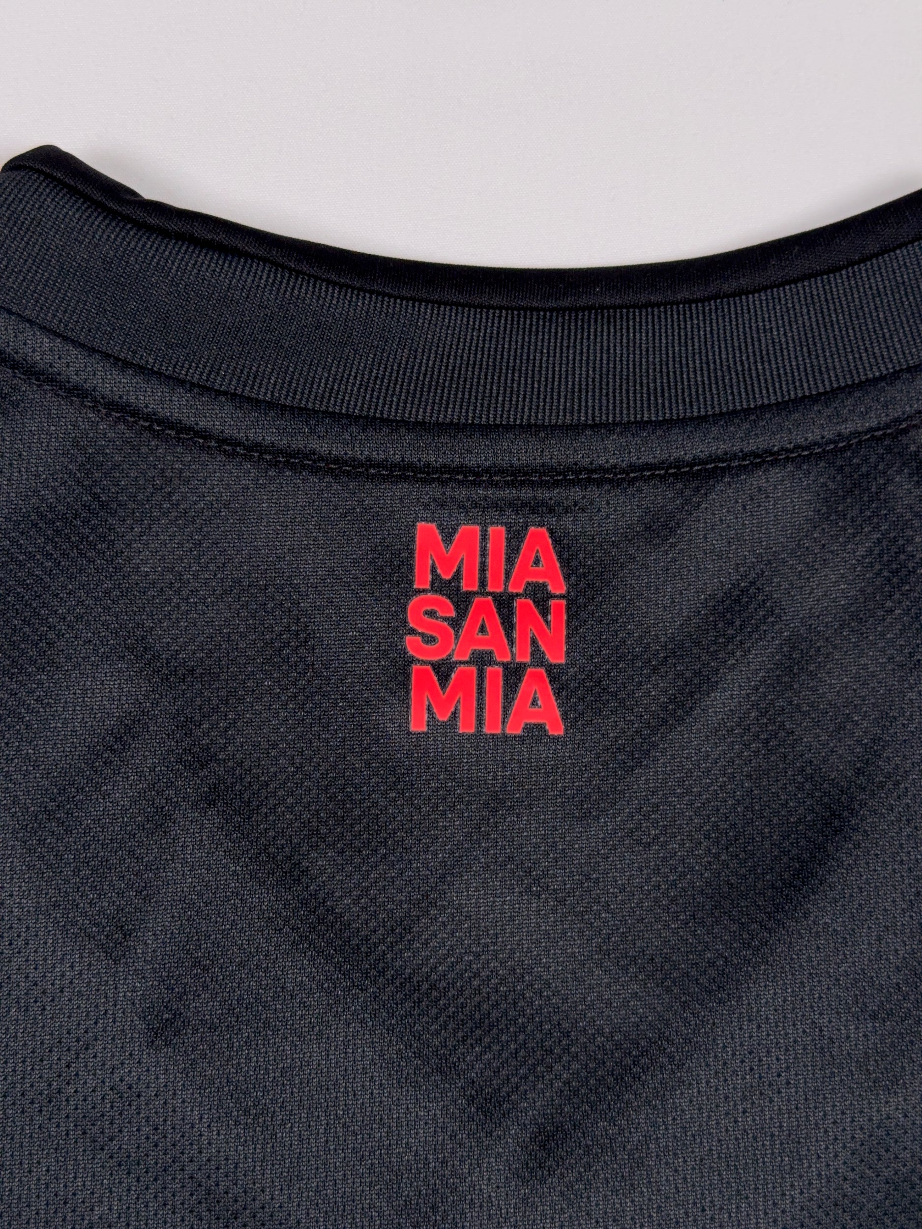 Bayern Munich 2022/23 Third Shirt - L