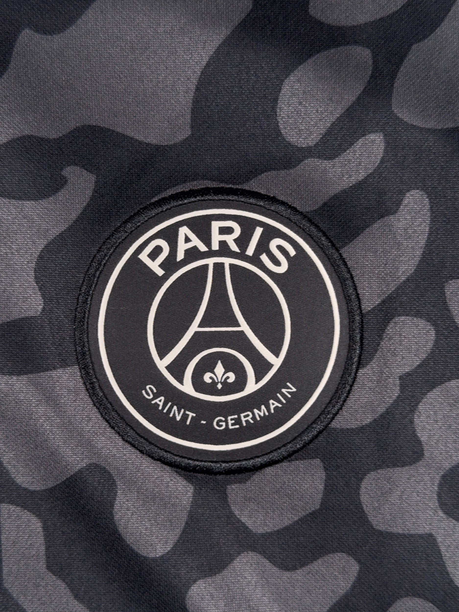 PSG 2023/24 Kylian Mbappe #7 Third Shirt - XL