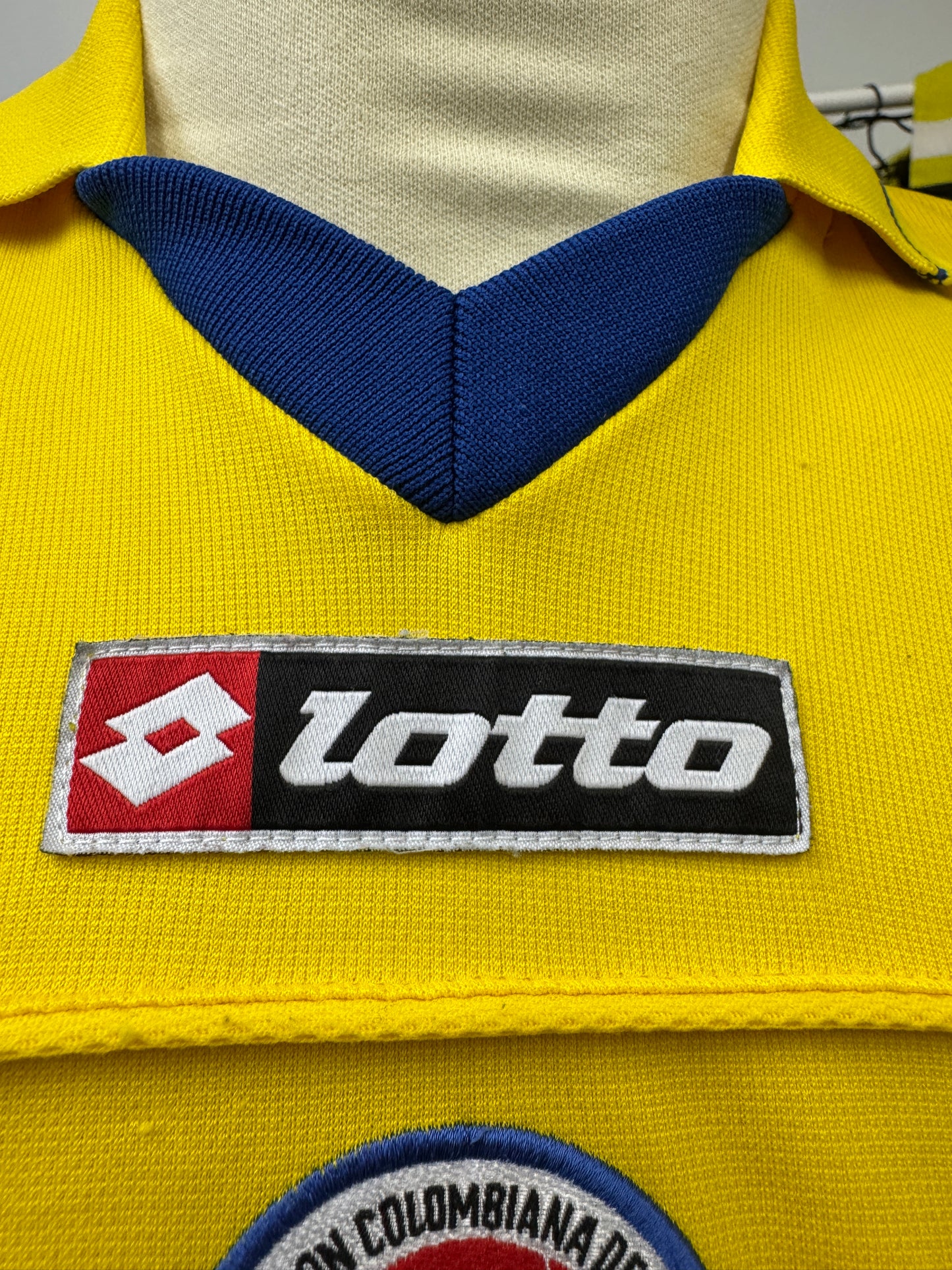 Colombia 2003 Home - M