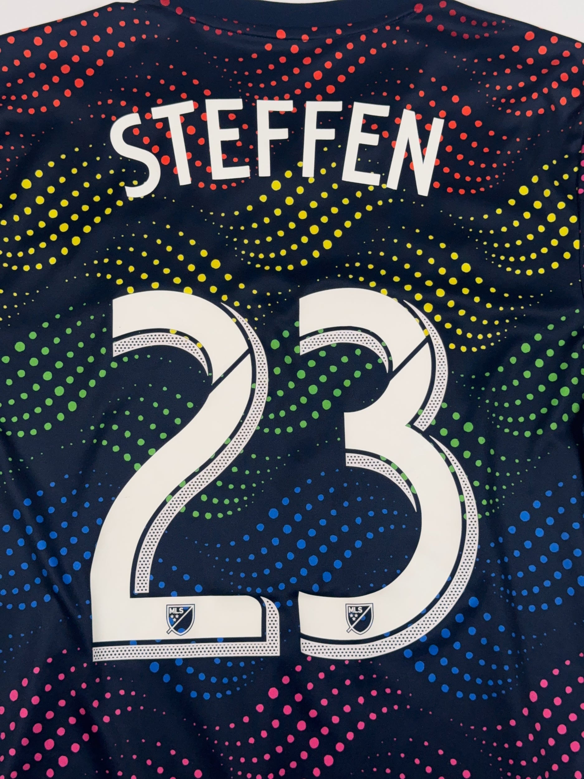 Columbus Crew 2019/20 Zack Steffen #23 Pride Shirt - M