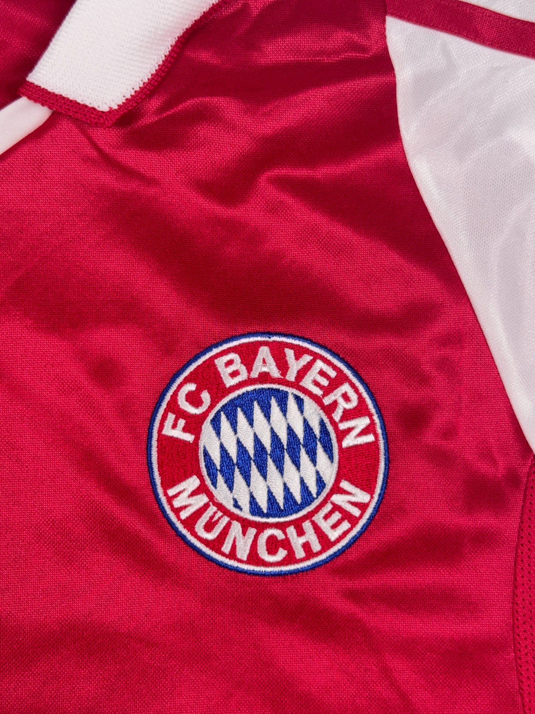 Bayern Munich 2003/04 Roy Makaay #10 Signed Home Shirt - L