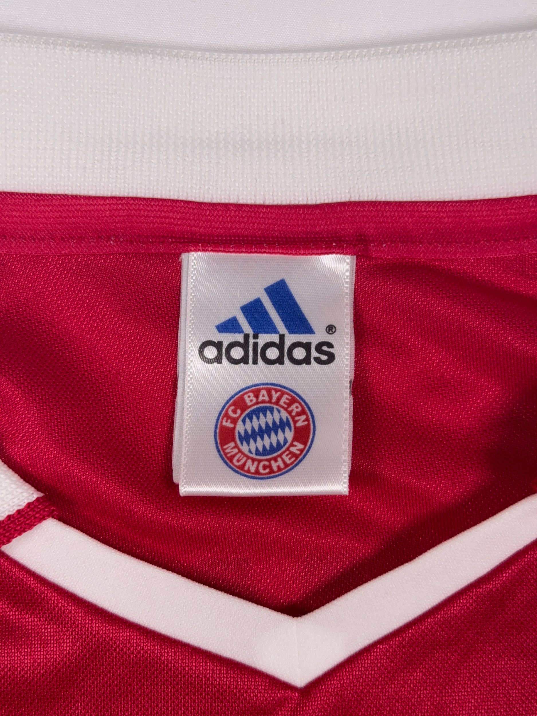 Bayern Munich 2003/04 Roy Makaay #10 Signed Home Shirt - L