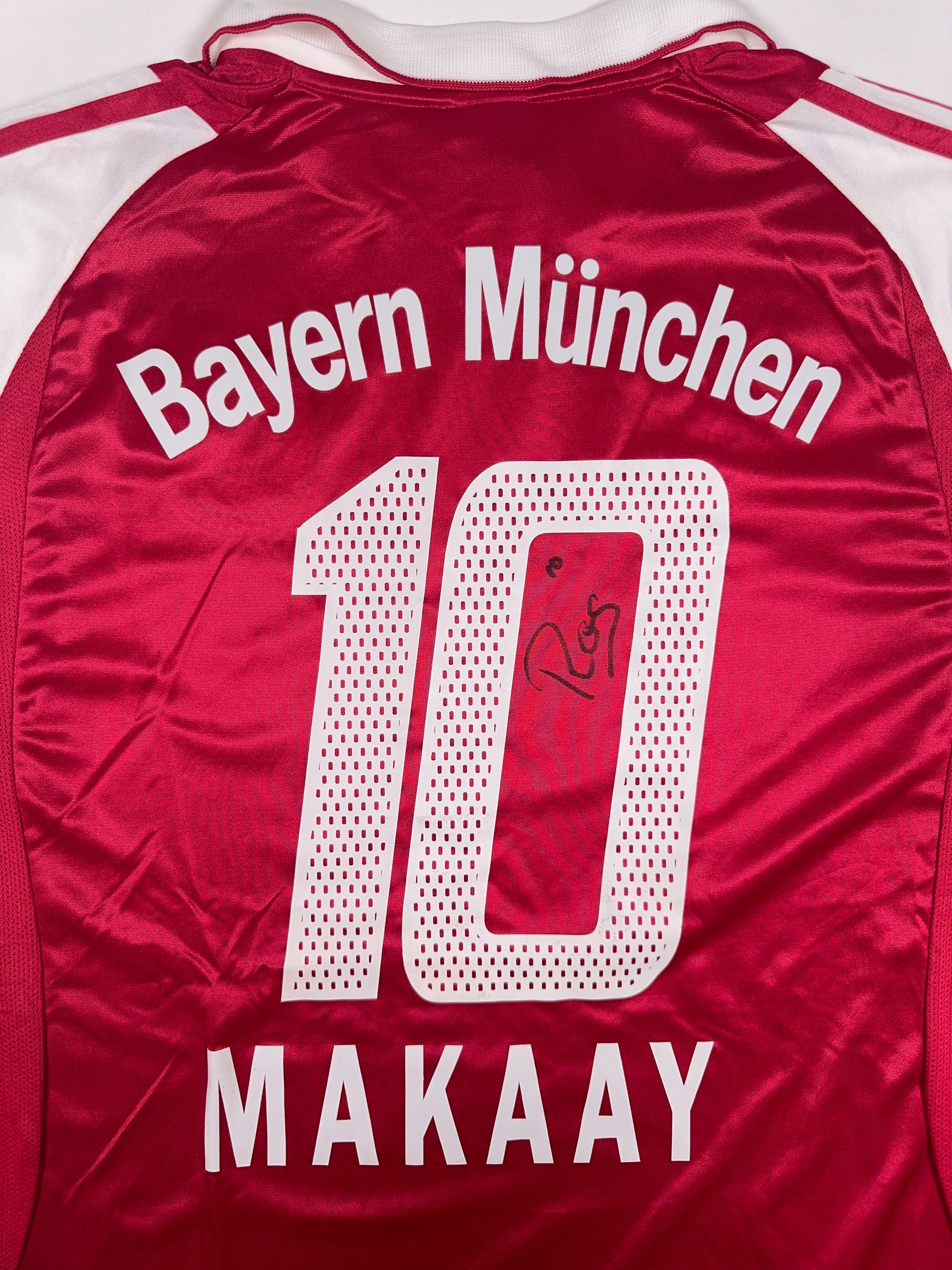 Bayern Munich 2003/04 Roy Makaay #10 Signed Home Shirt - L