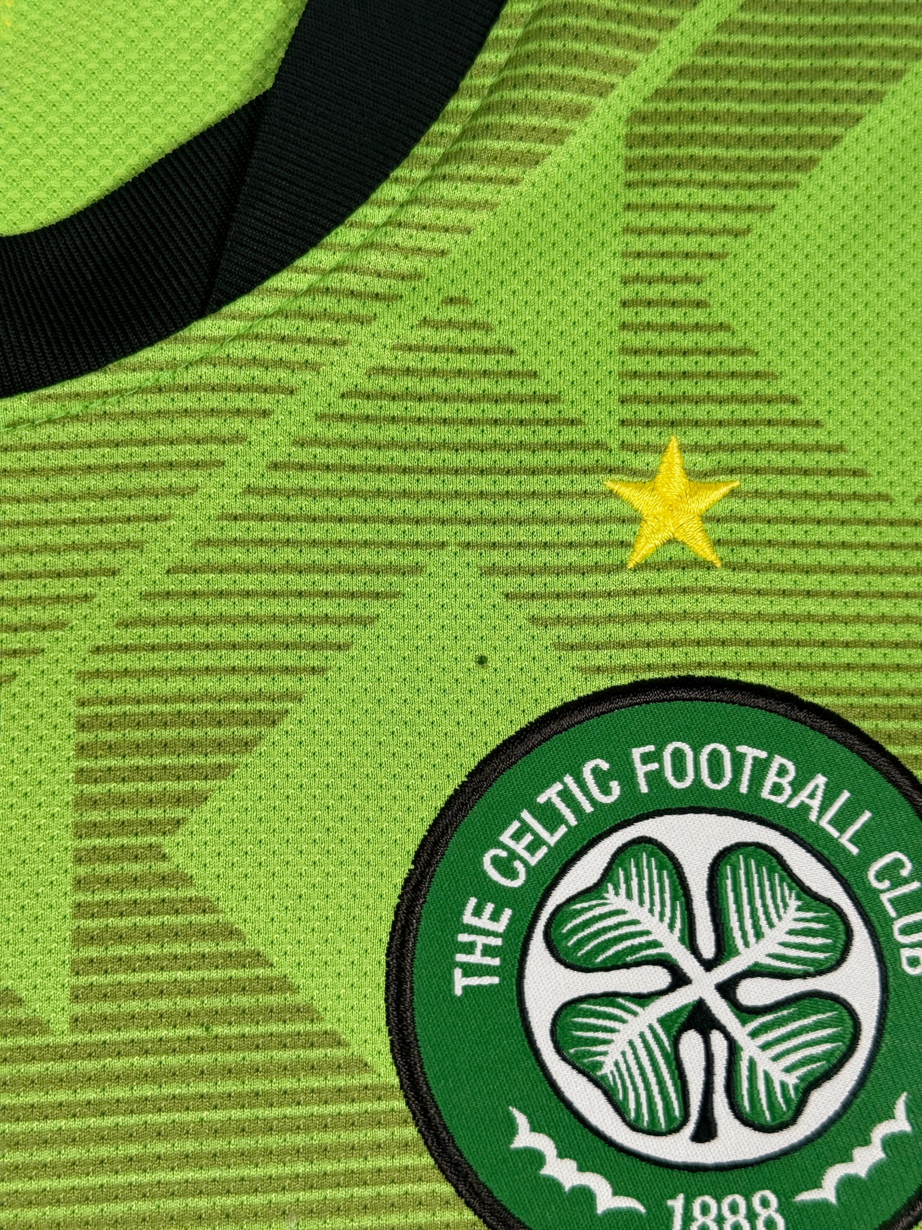 Celtic 2010/11 Away Shirt - M