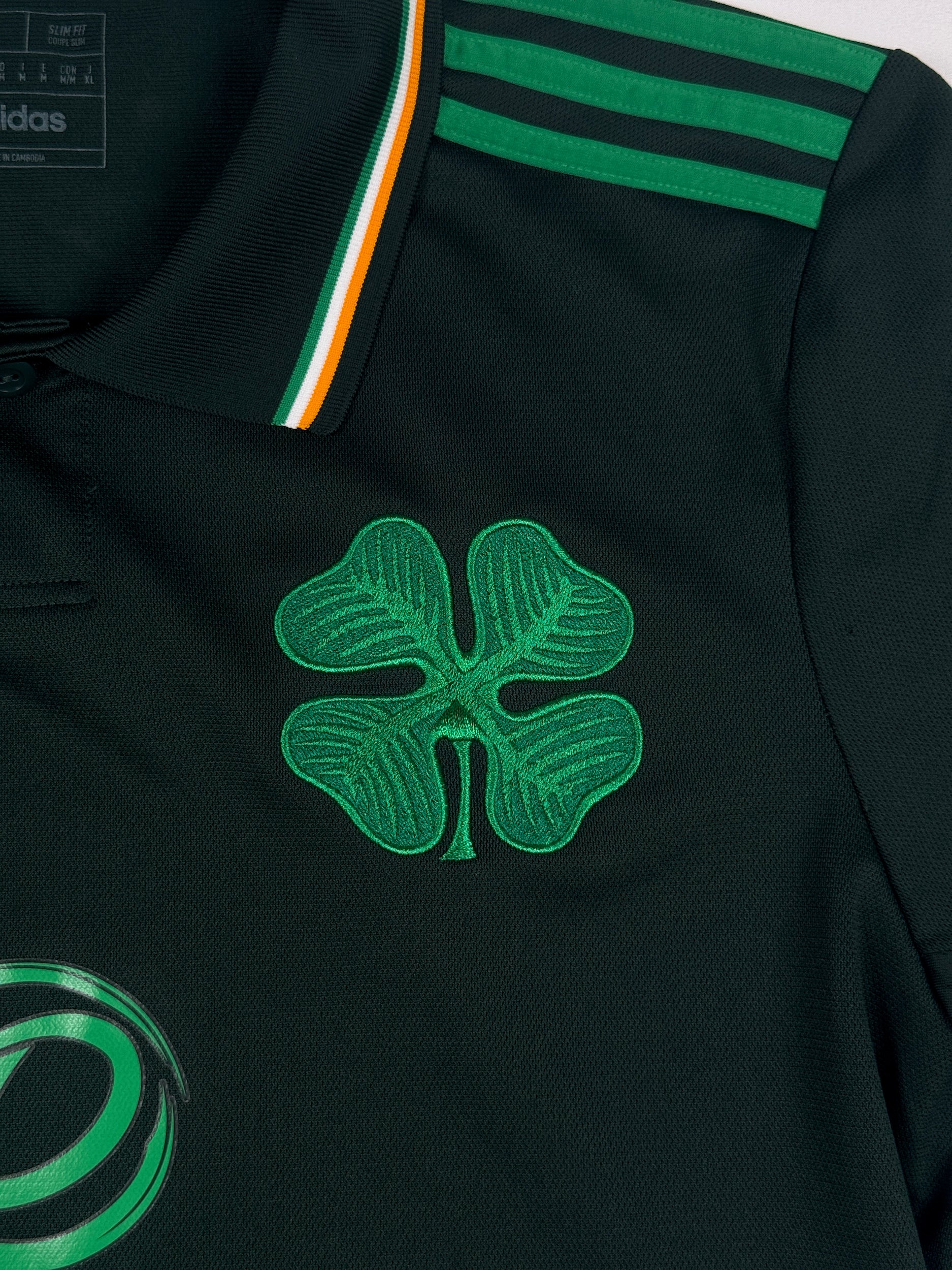 Celtic 2022/23 Fourth Shirt - M