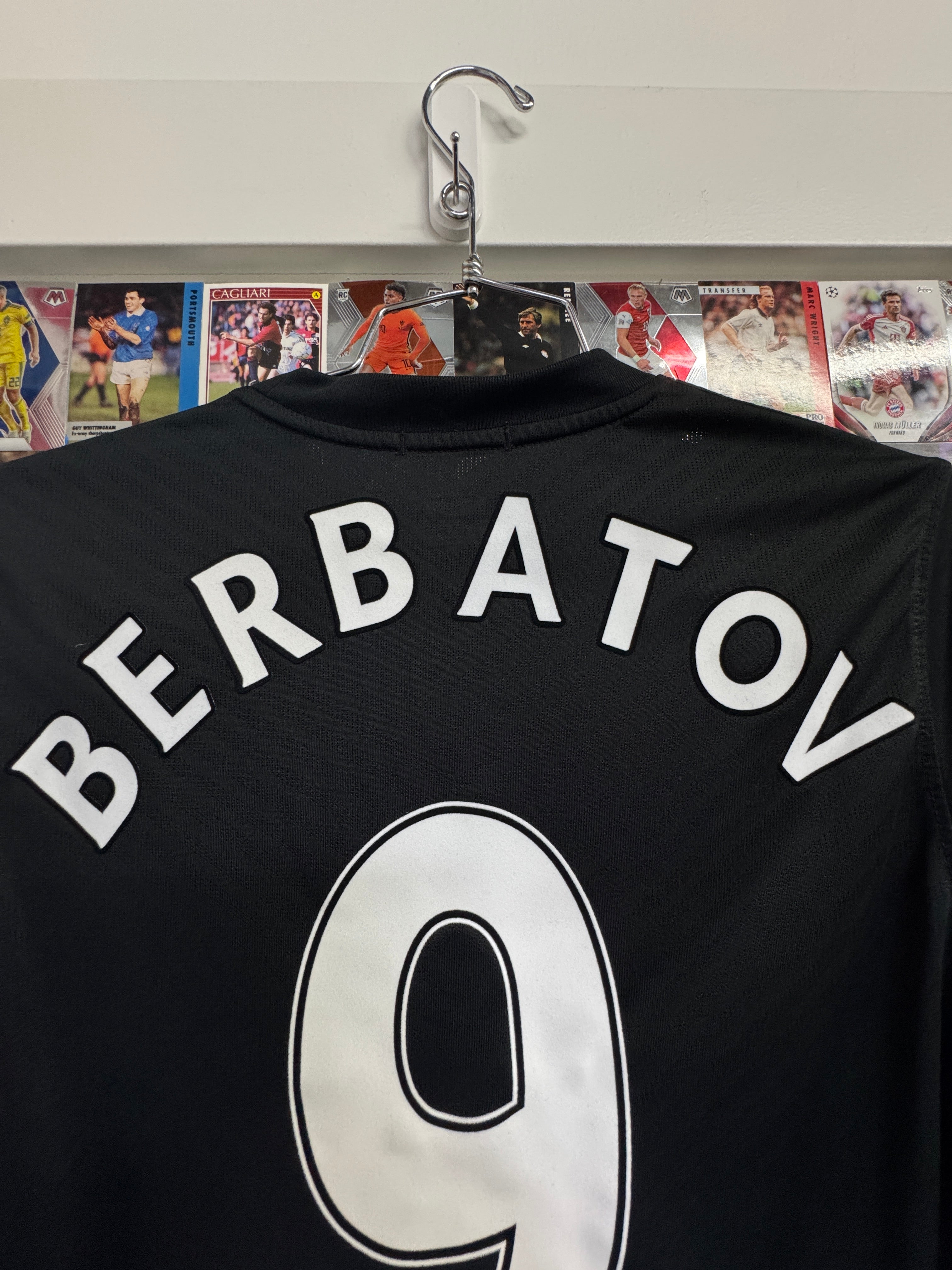 Manchester United 2009/10 Dimitar Berbatov #9 Longsleeve Away Shirt | Retro Screamers