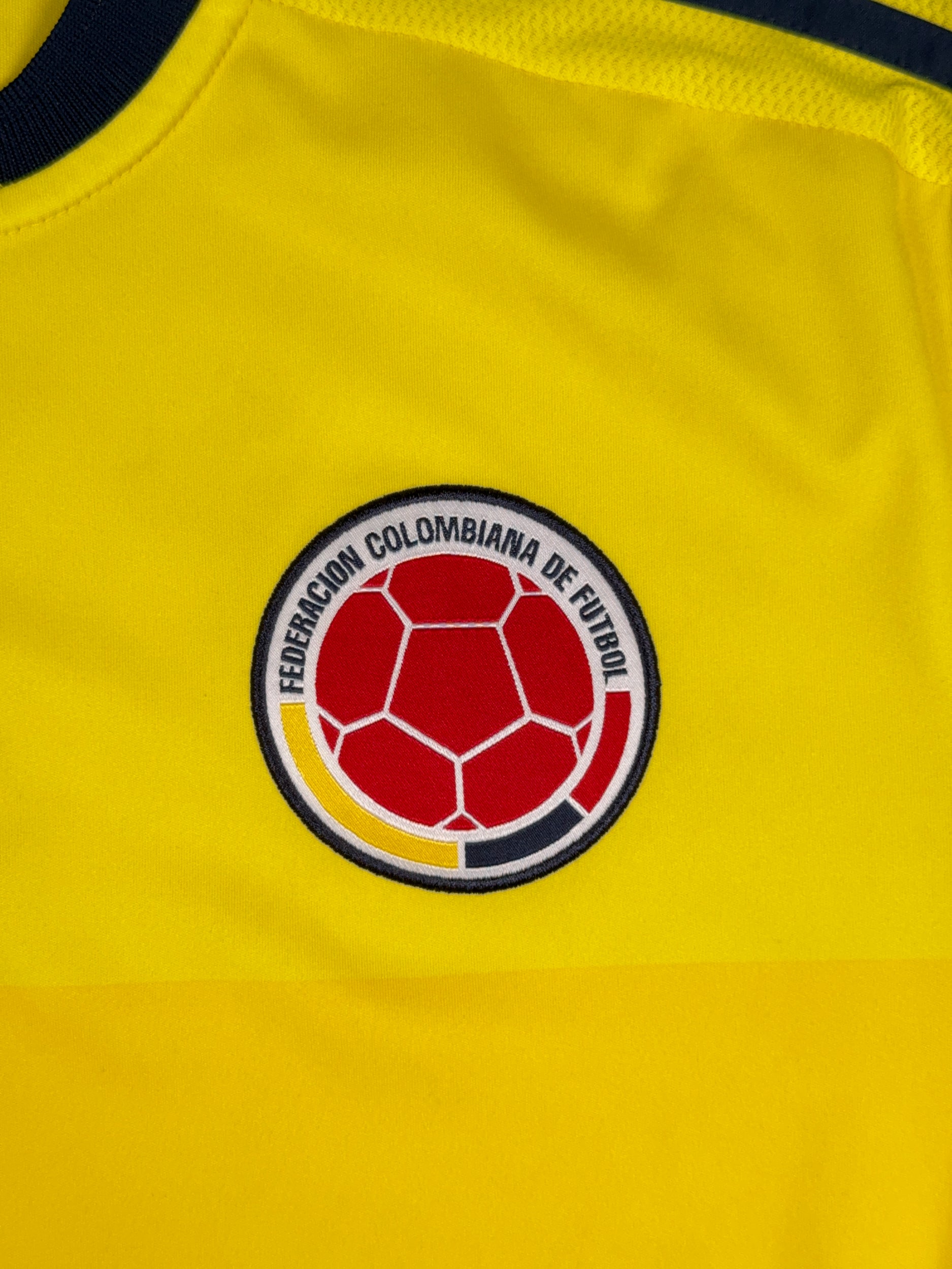 Colombia 2015/16 Home Shirt - L