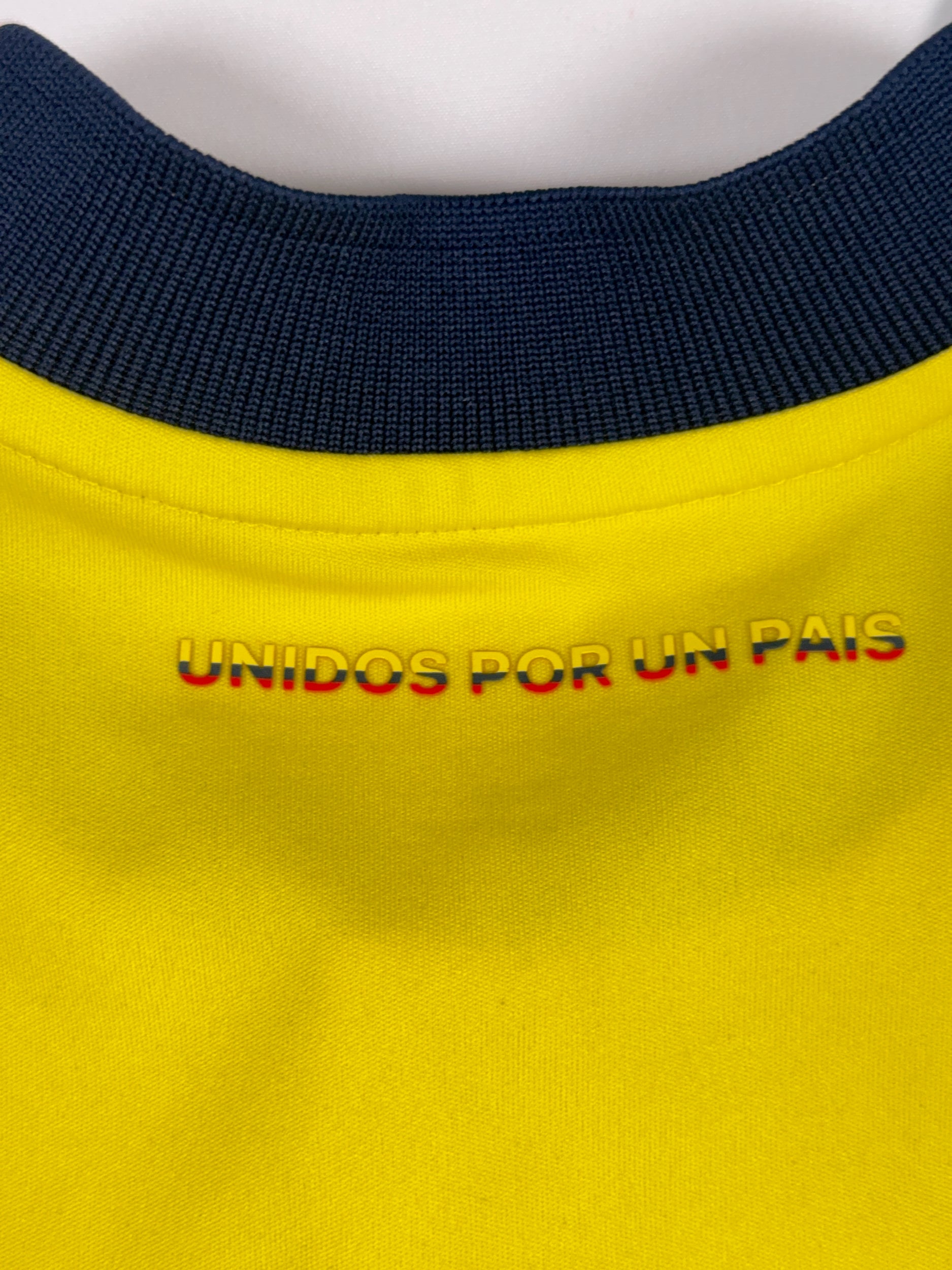 Colombia 2015/16 Home Shirt - L