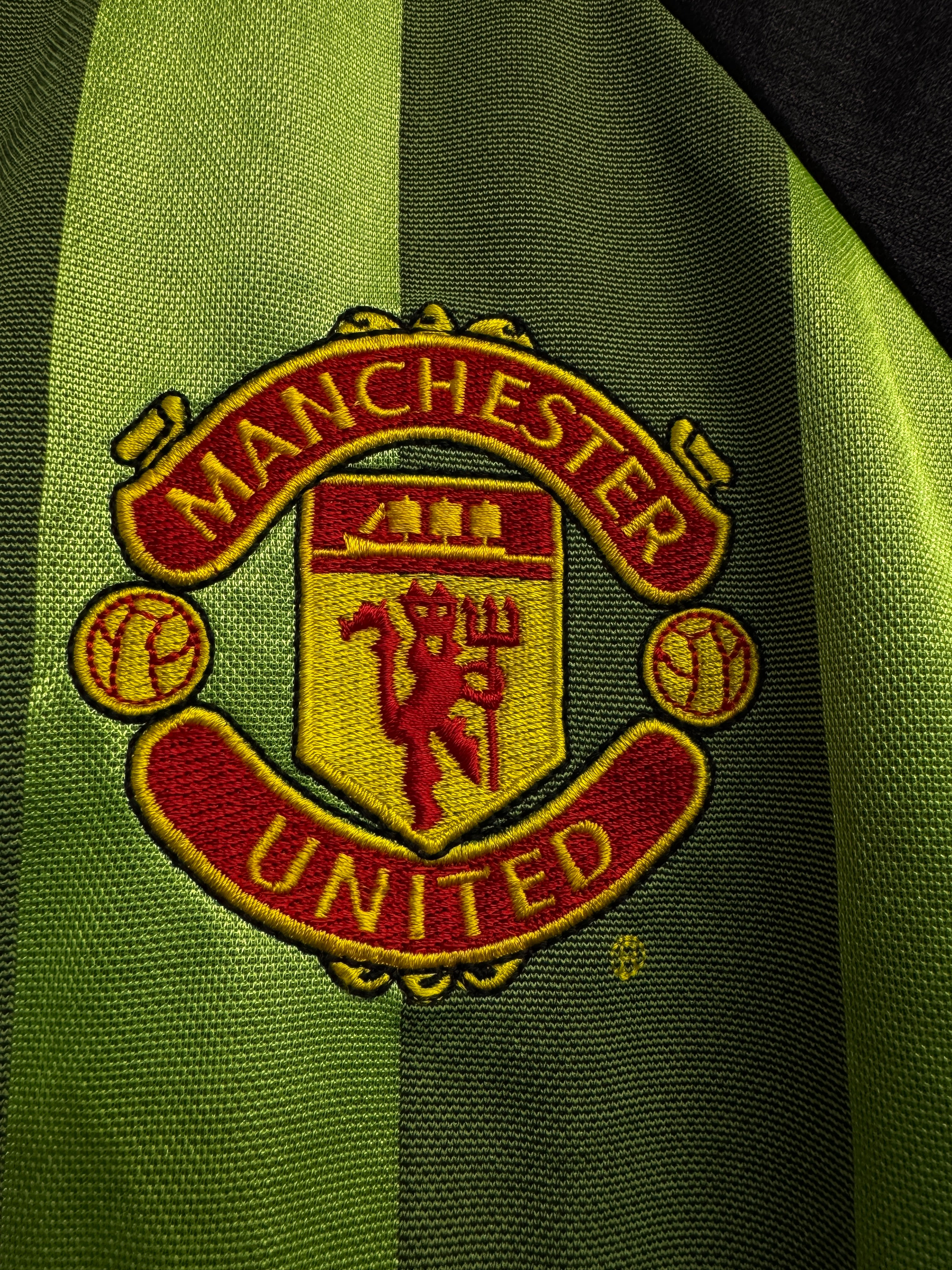 Manchester United 1998-00 Training Shirt | Retro Screamers