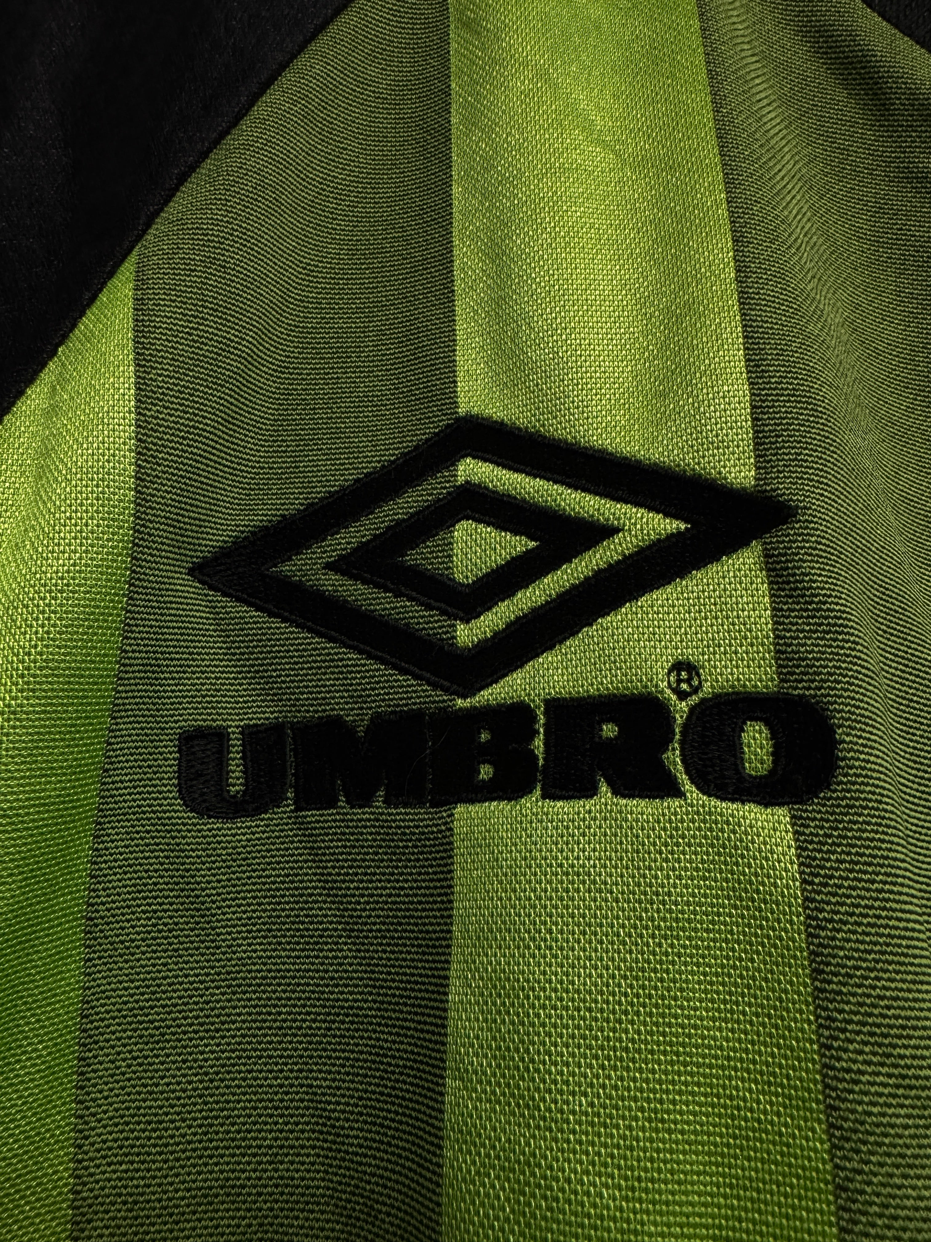Manchester United 1998-00 Training Shirt | Retro Screamers