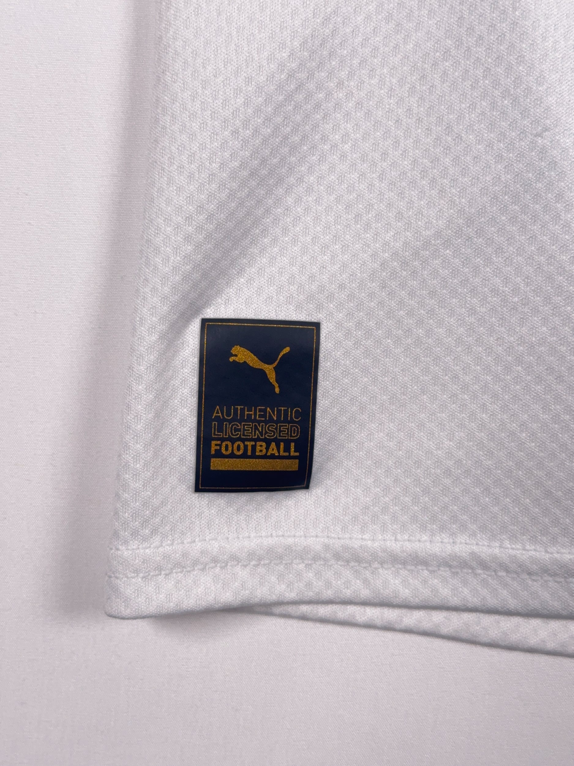 Austria 2022/23 Away Shirt - M