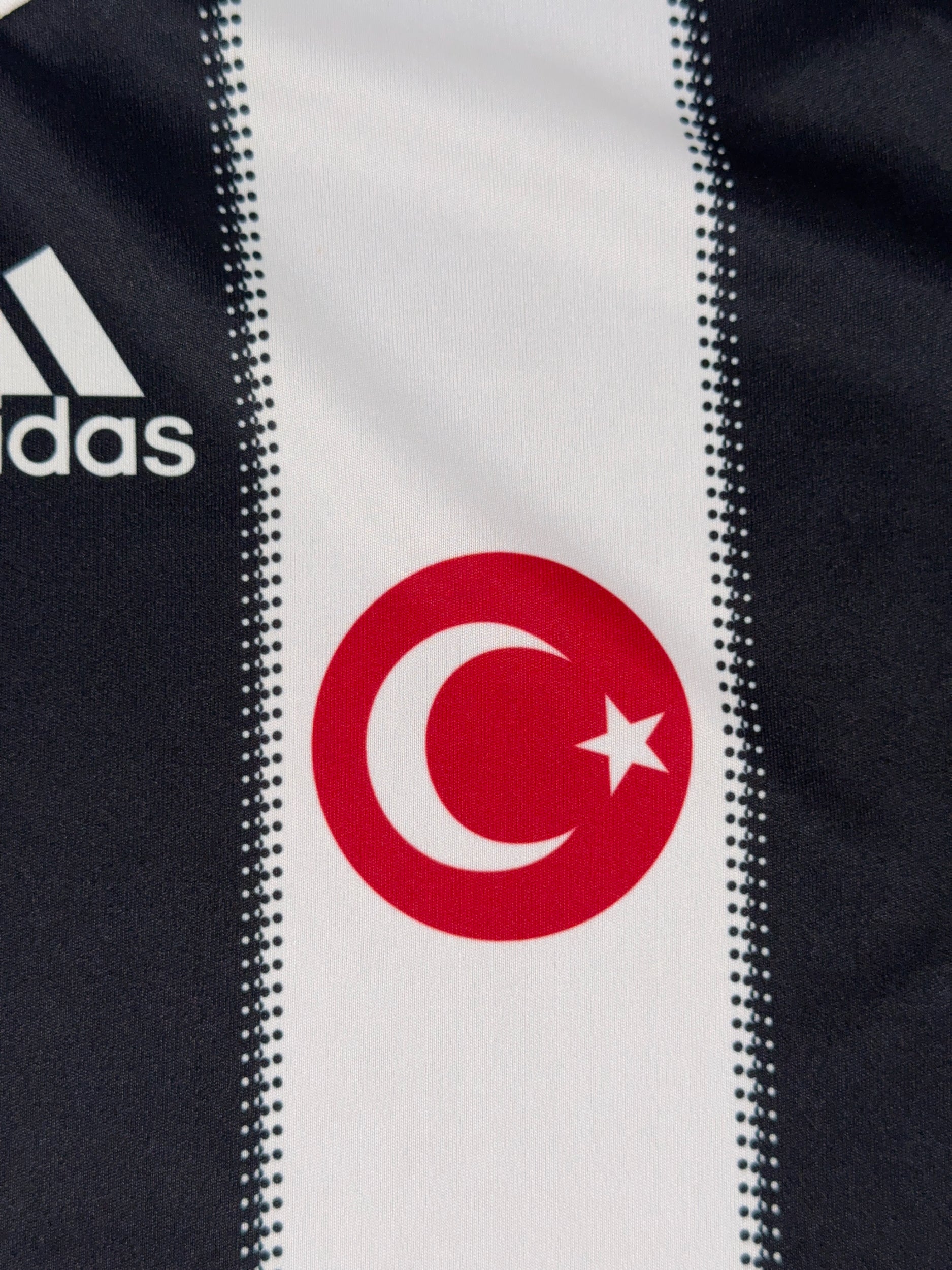 Besiktas 2011/12 Home Shirt - L