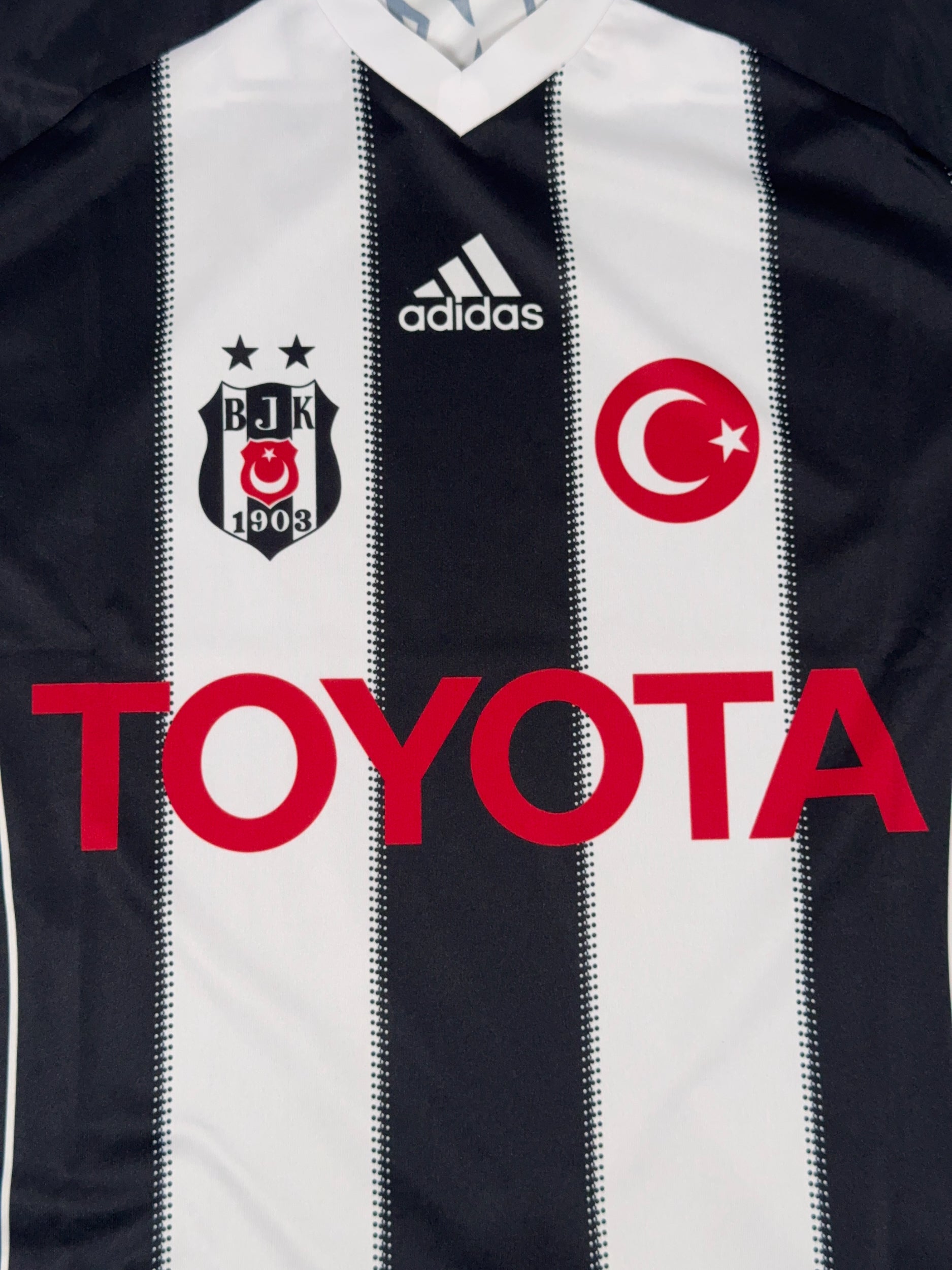 Besiktas 2011/12 Home Shirt - L