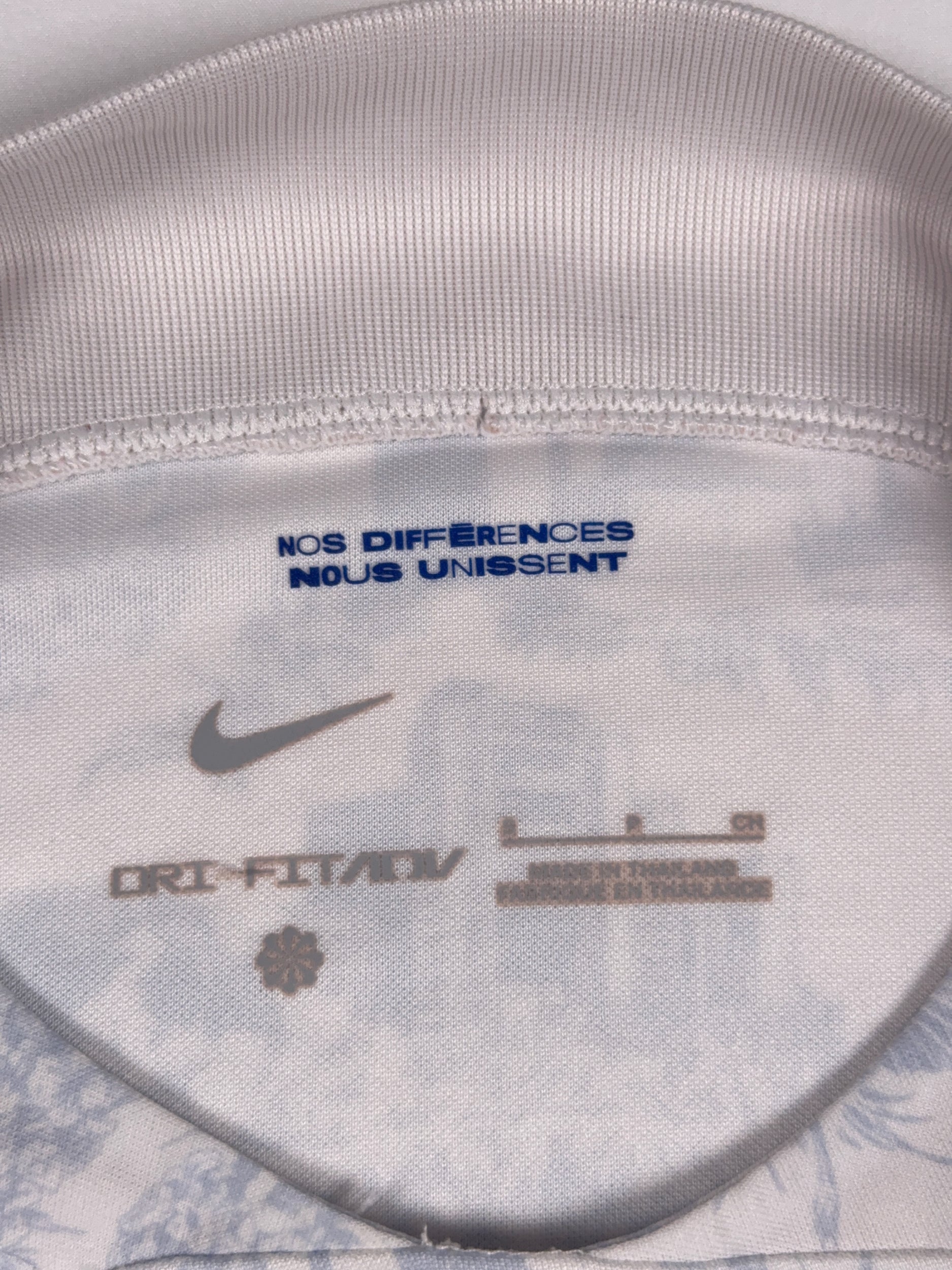 France 2022/23 Away Shirt - S