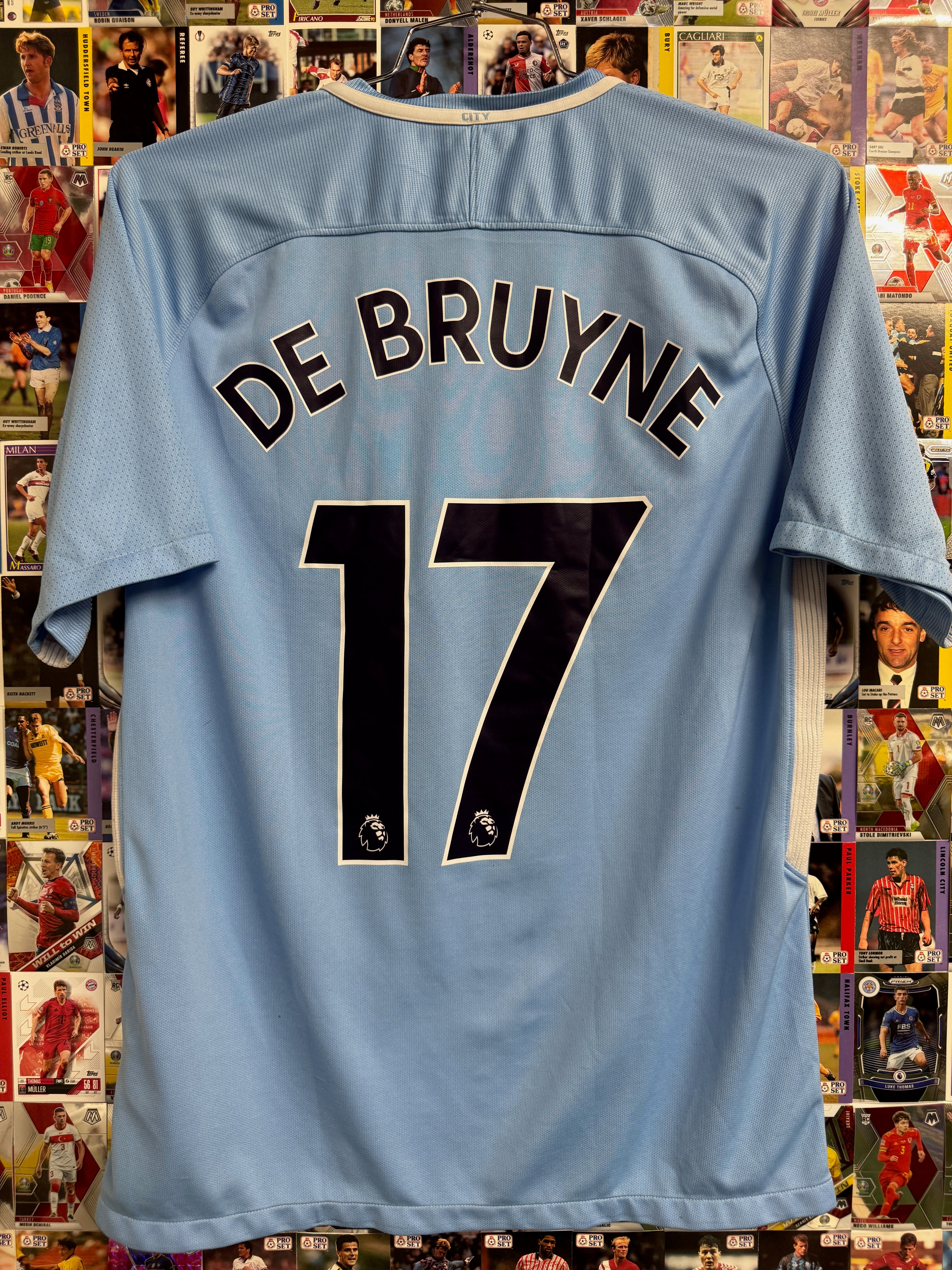 Manchester City 2017/18 Kevin De Bruyne #17 Home Shirt | Retro Screamers