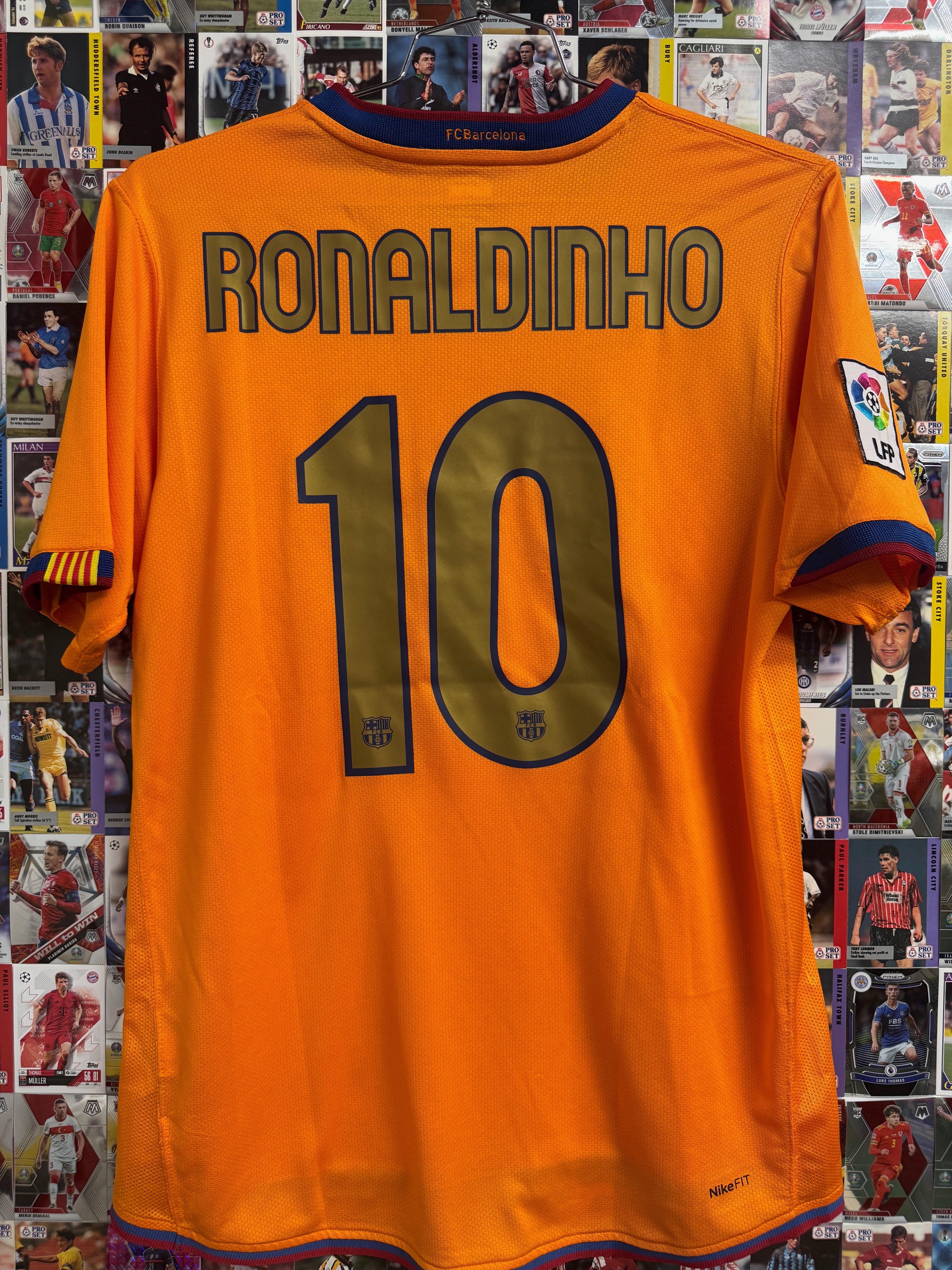 Barcelona 2006/08 Ronaldinho #10 Away Shirt | Retro Screamers