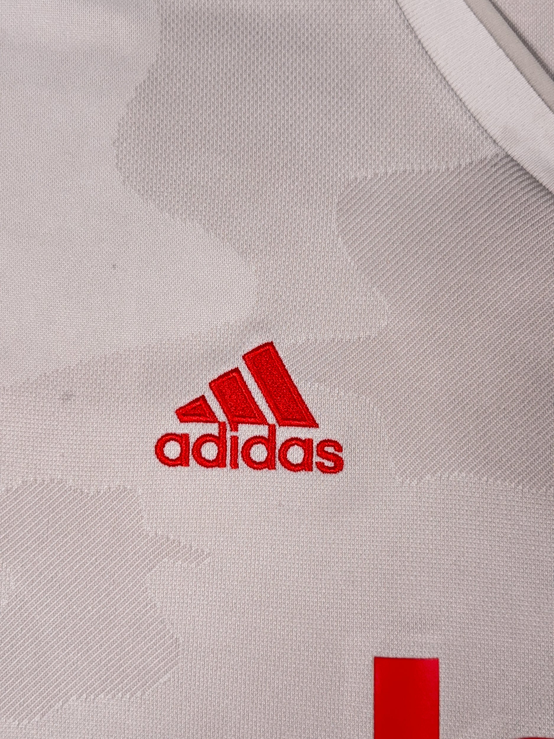 Juventus 2019/20 Away Shirt - L