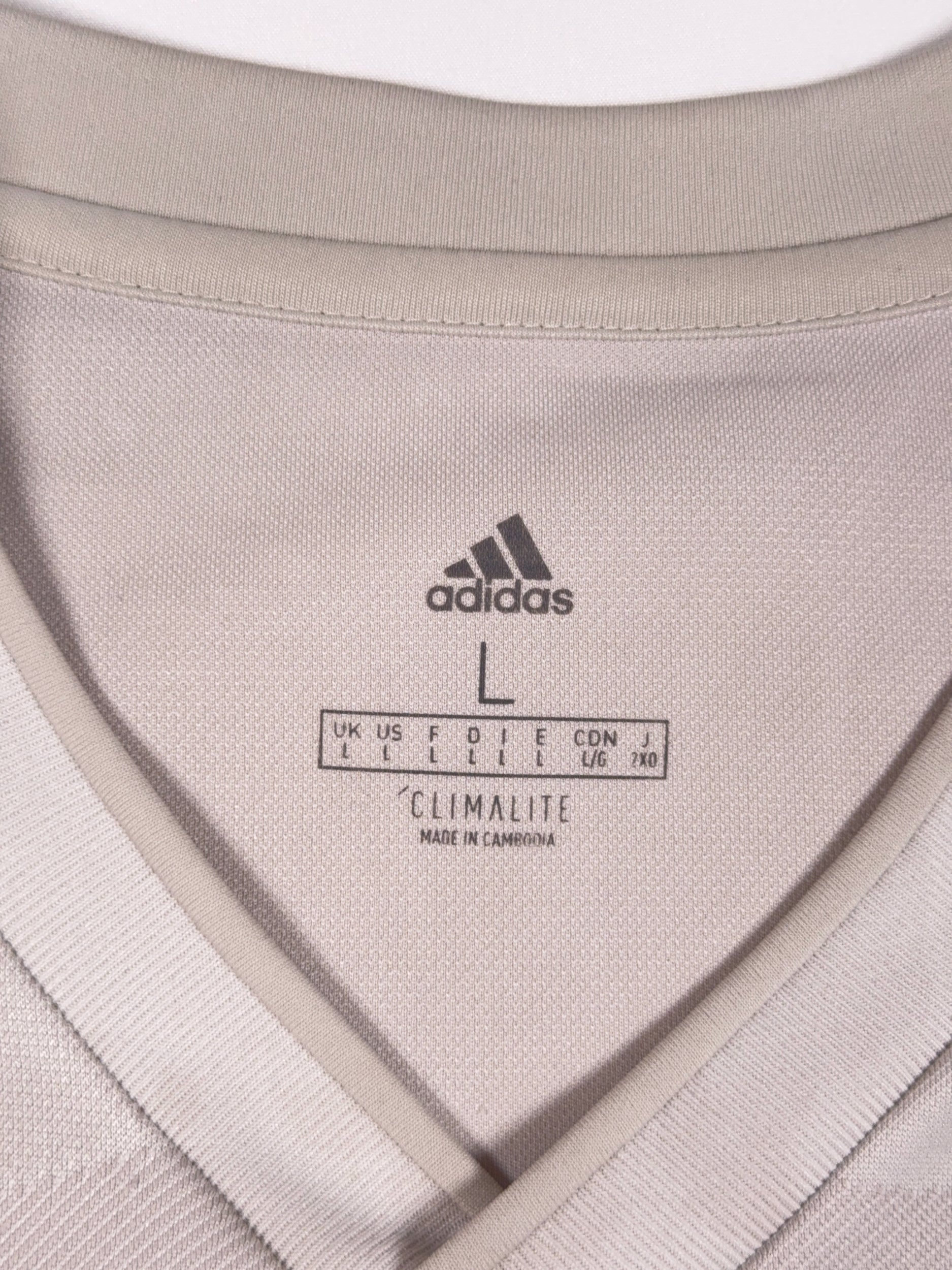 Juventus 2019/20 Away Shirt - L