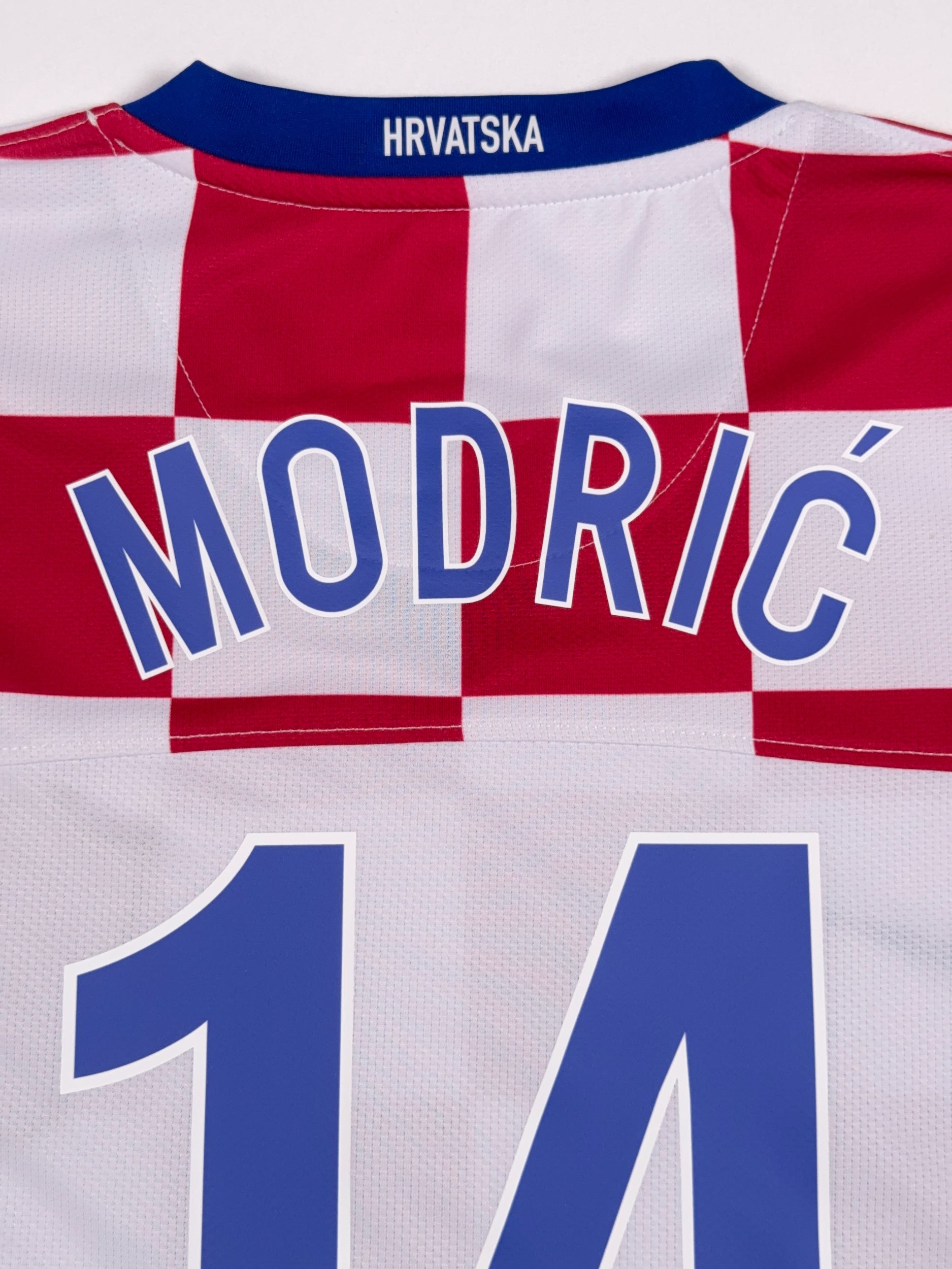 Croatia 2008/09 Luka Modric #14 Home Shirt - M
