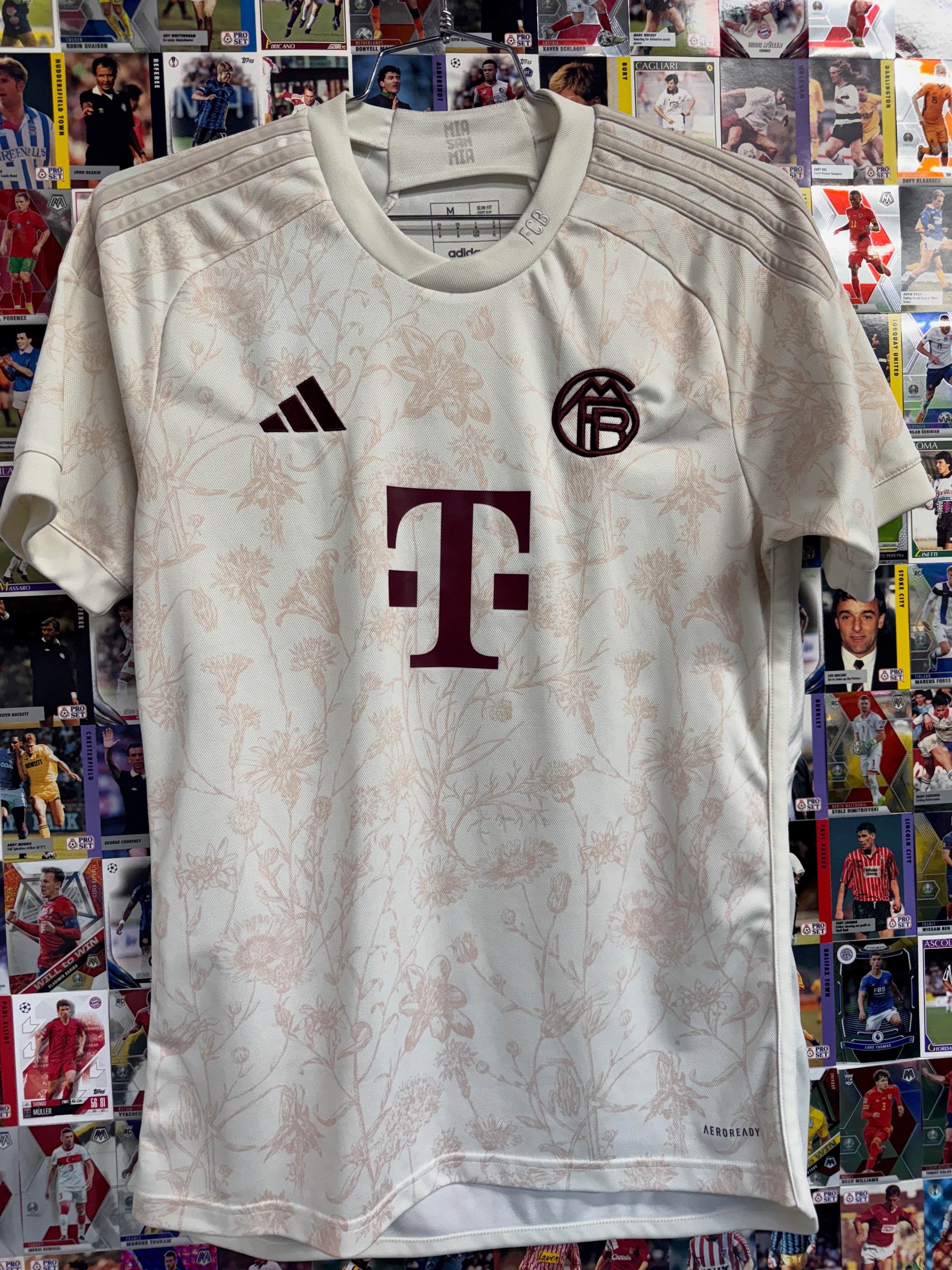 Bayern Munich 2023/24 Harry Kane #9 Oktoberfest Third Shirt - M