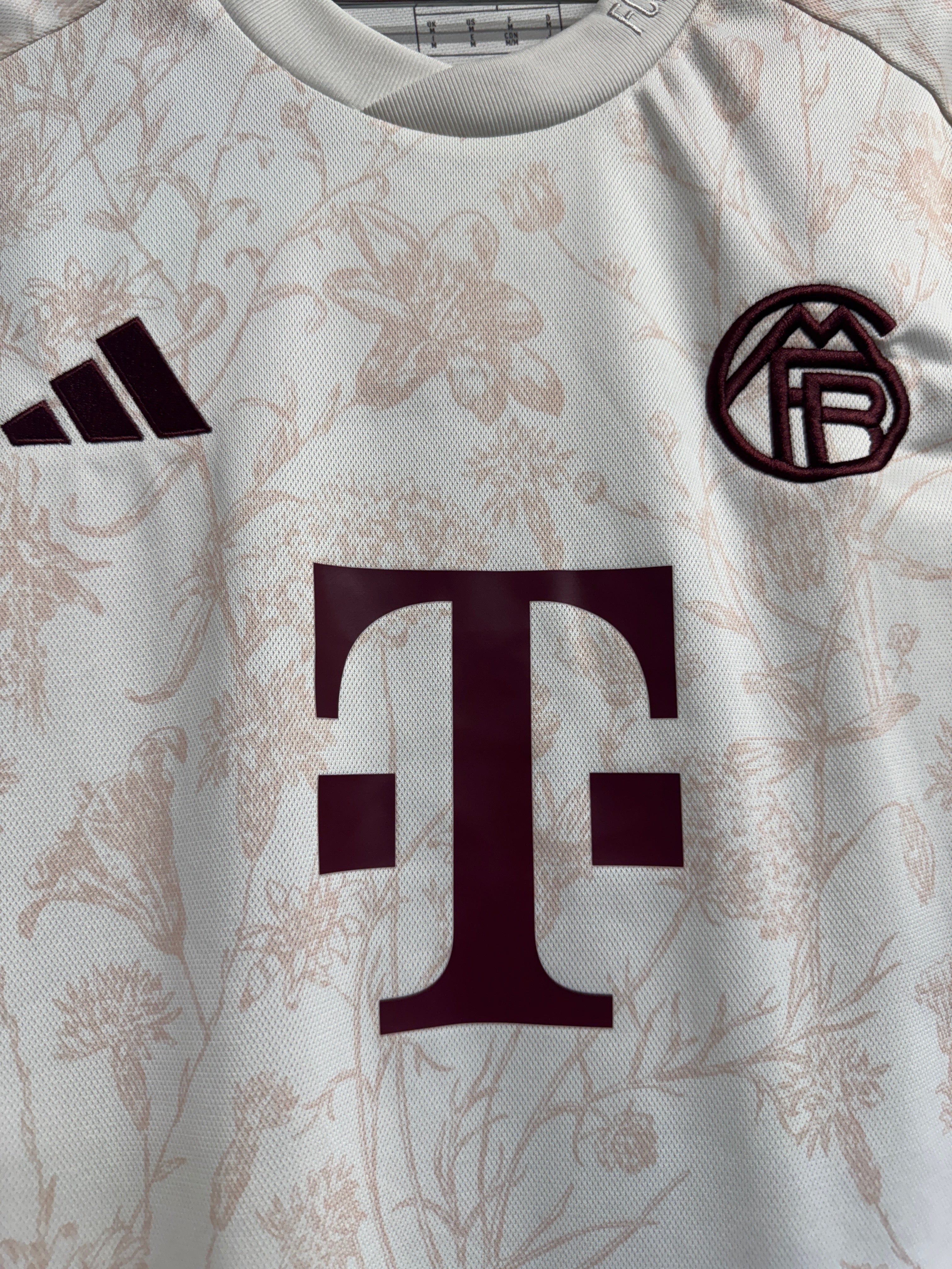 Bayern Munich 2023/24 Harry Kane #9 Oktoberfest Third Shirt | Retro Screamers