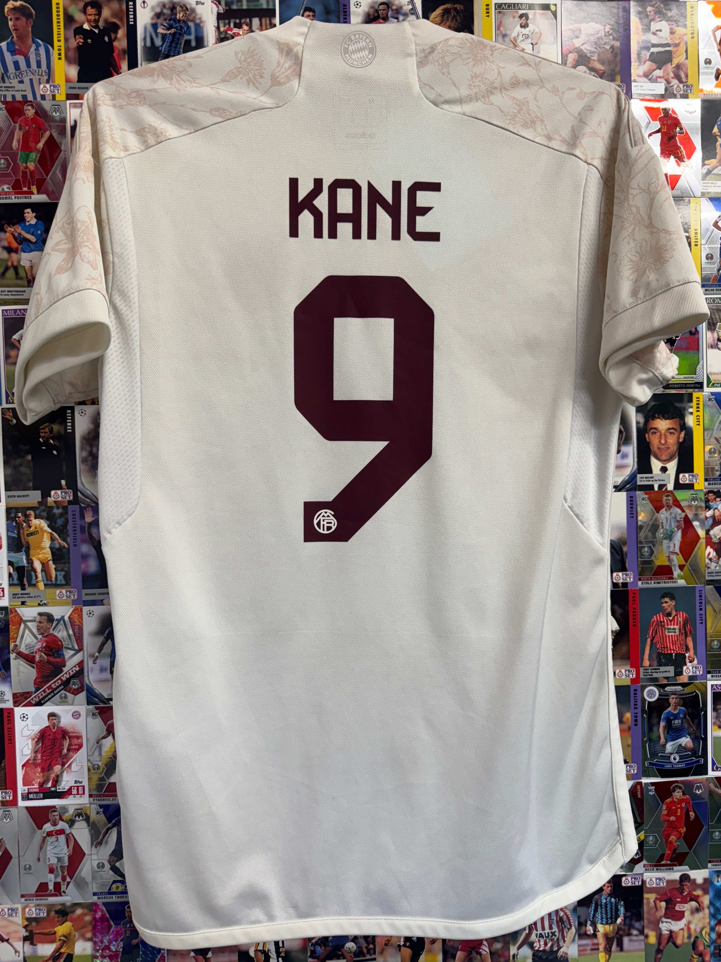 Bayern Munich 2023/24 Harry Kane #9 Oktoberfest Third Shirt - M
