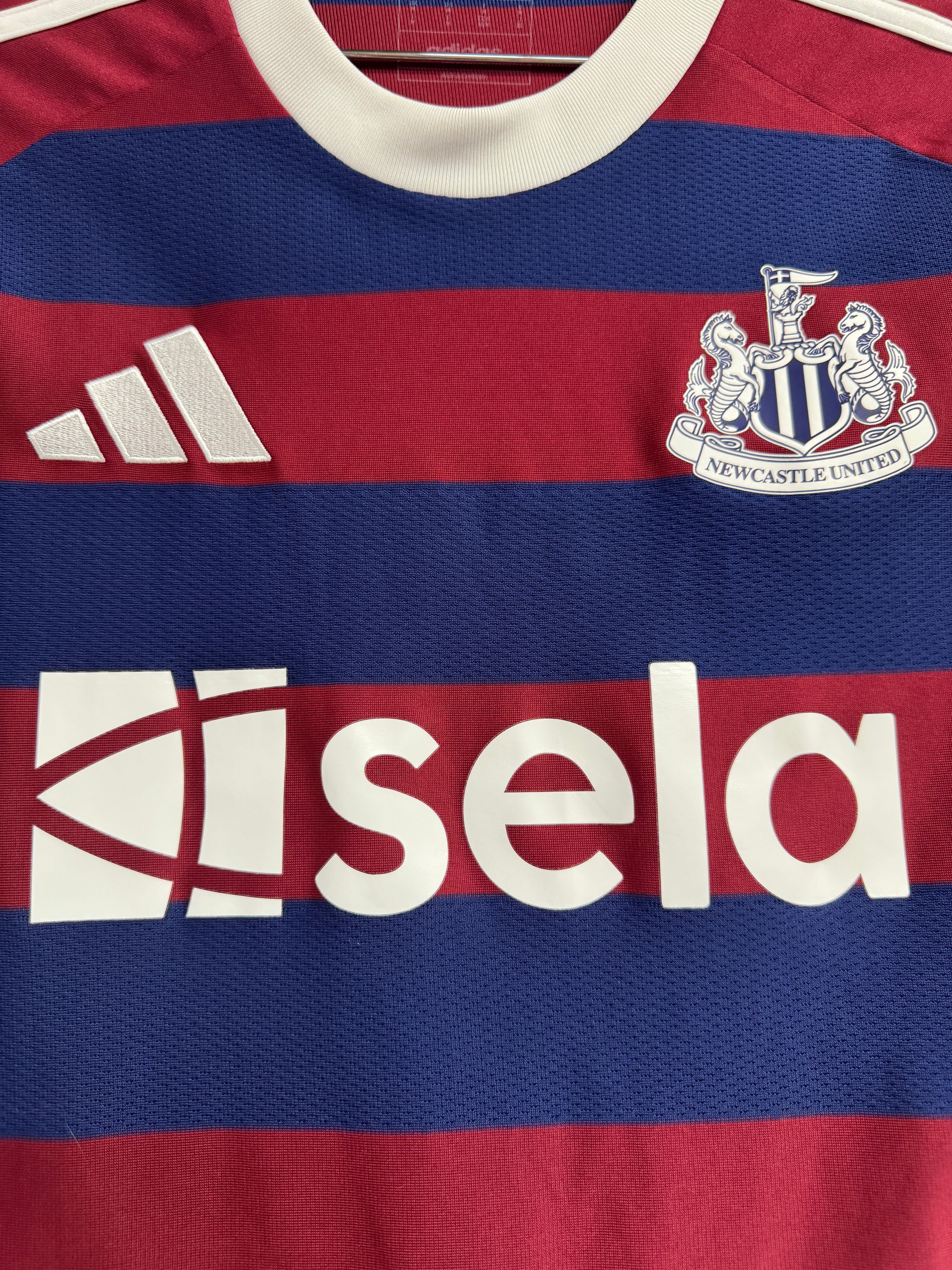 Newcastle United 2024/25 Alexander Isak #14 Away Shirt | Retro Screamers