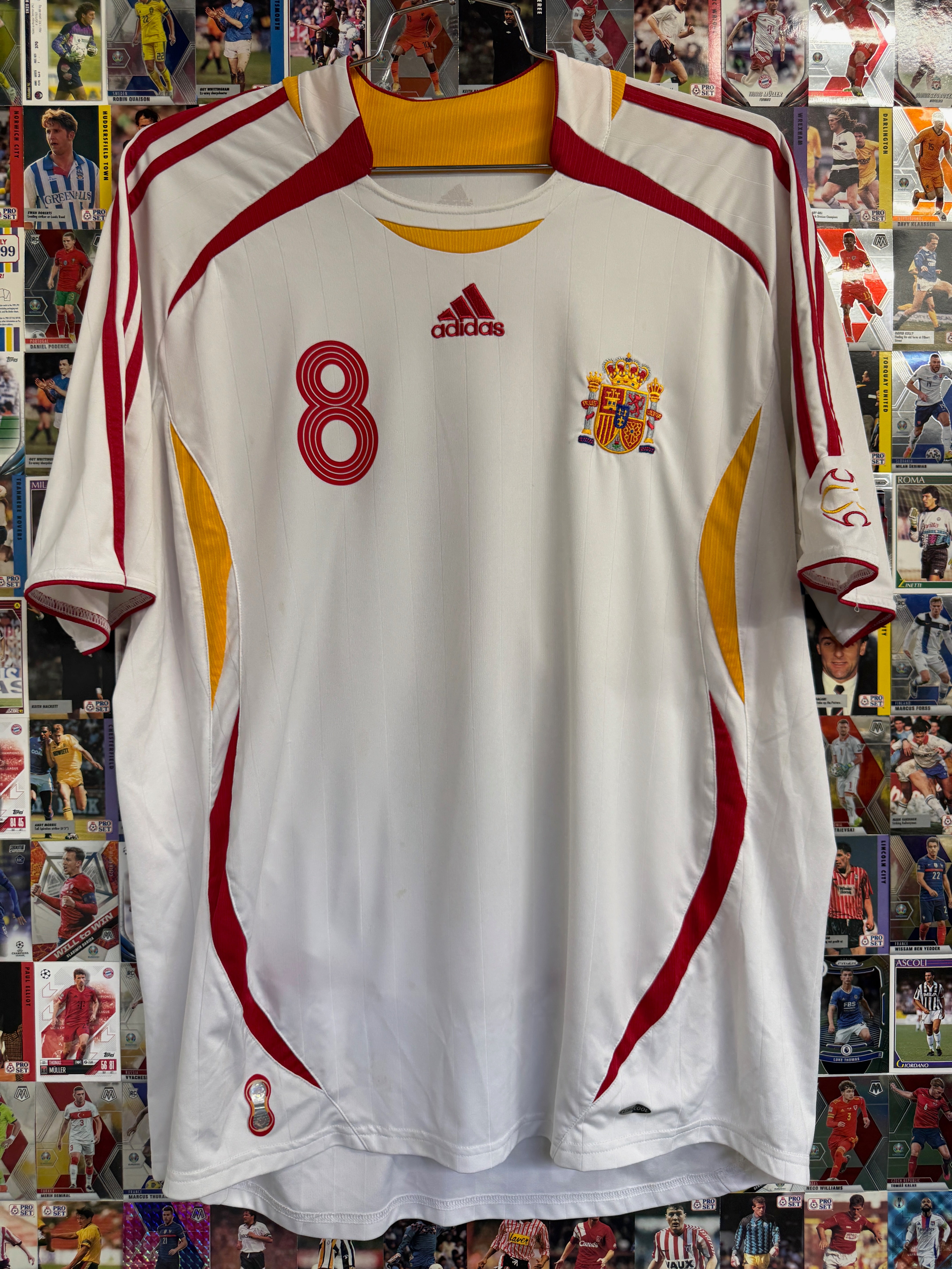 Spain 2006/07 Xavi #8 Away Shirt - XL