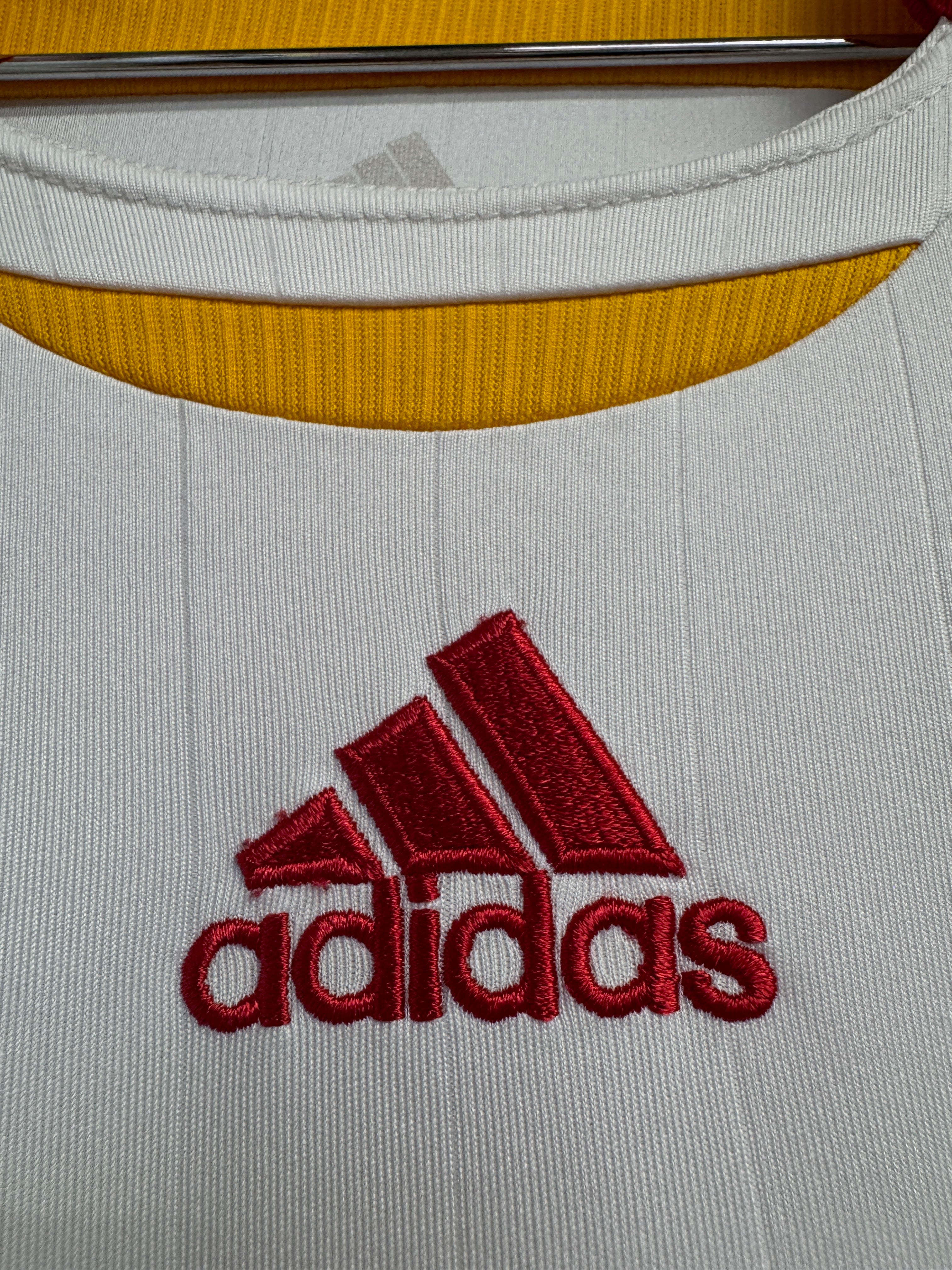 Spain 2006/07 Xavi #8 Away Shirt | Retro Screamers