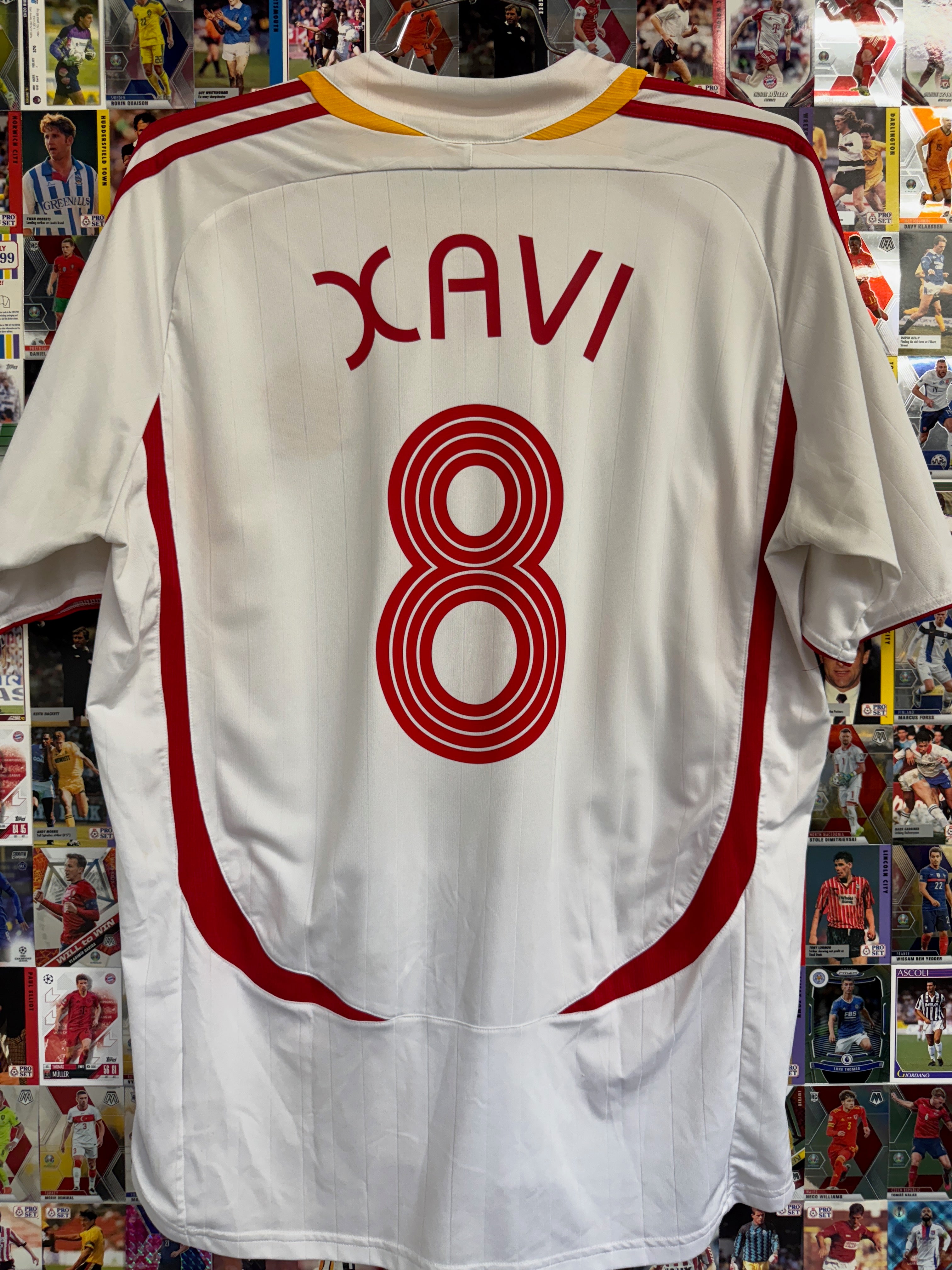 Spain 2006/07 Xavi #8 Away Shirt - XL
