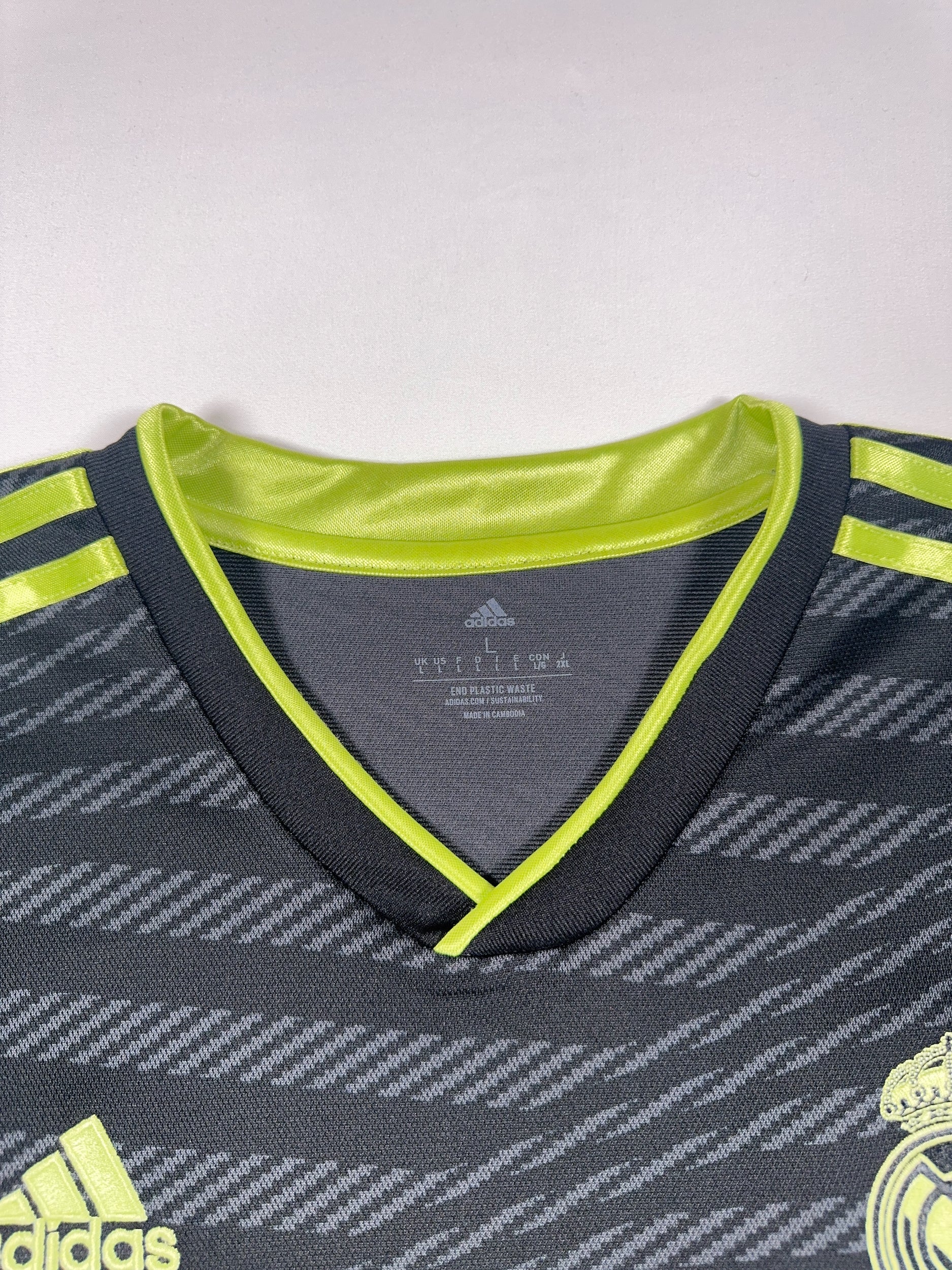 Real Madrid 2022/23 Third Shirt - L