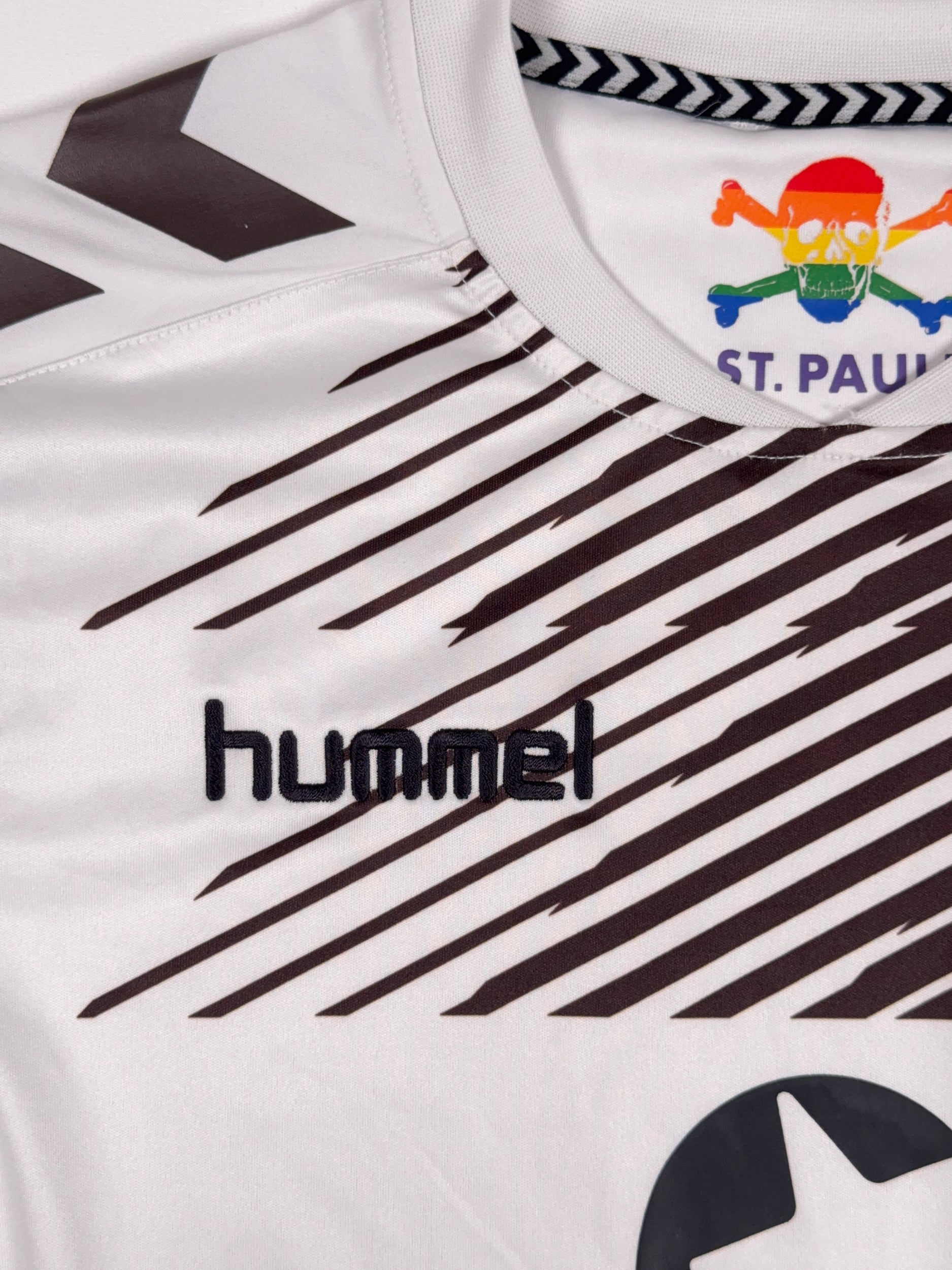 St. Pauli 2015/16 Away Shirt - S
