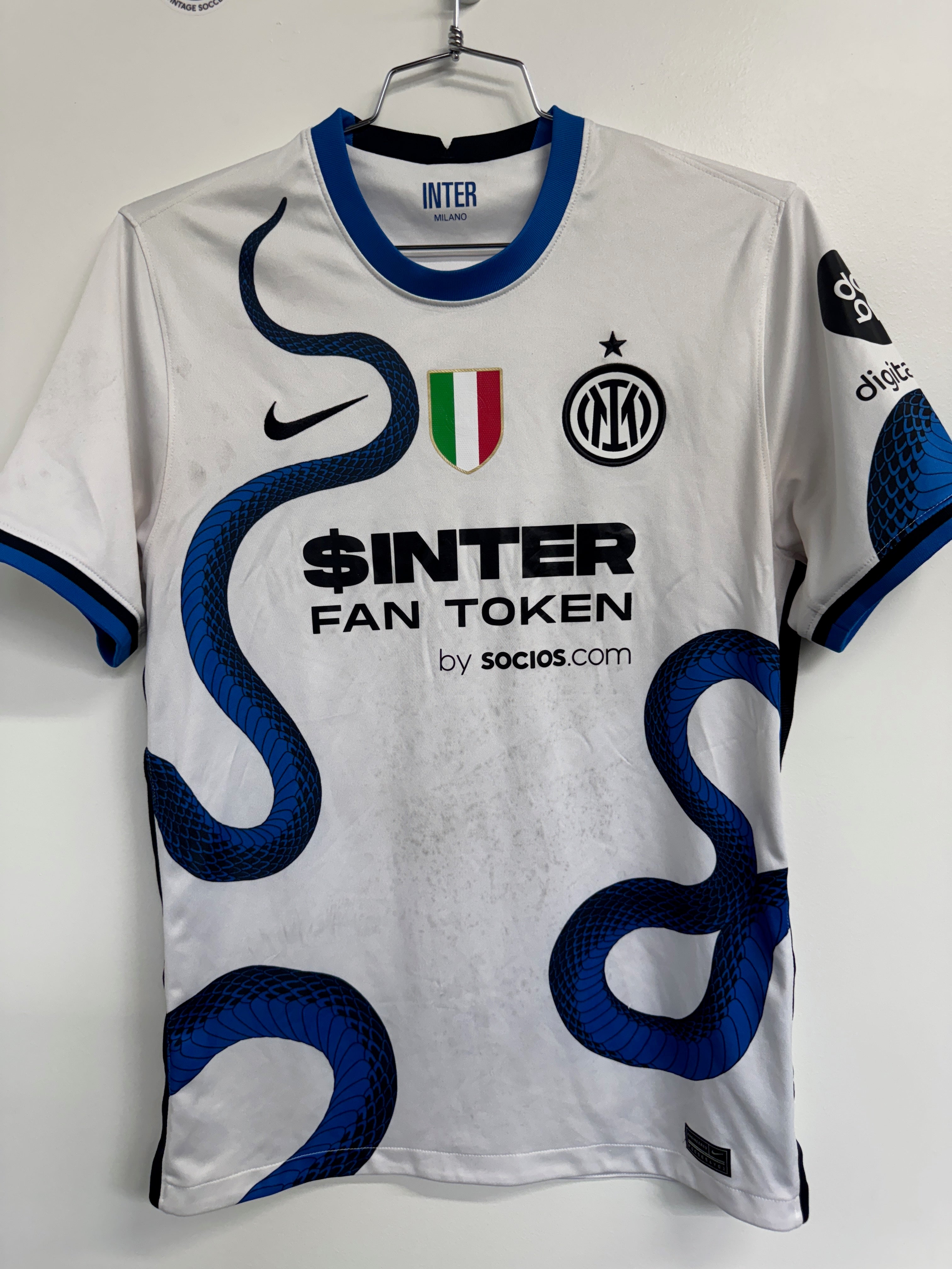 Inter Milan 2021 Away Shirt - M