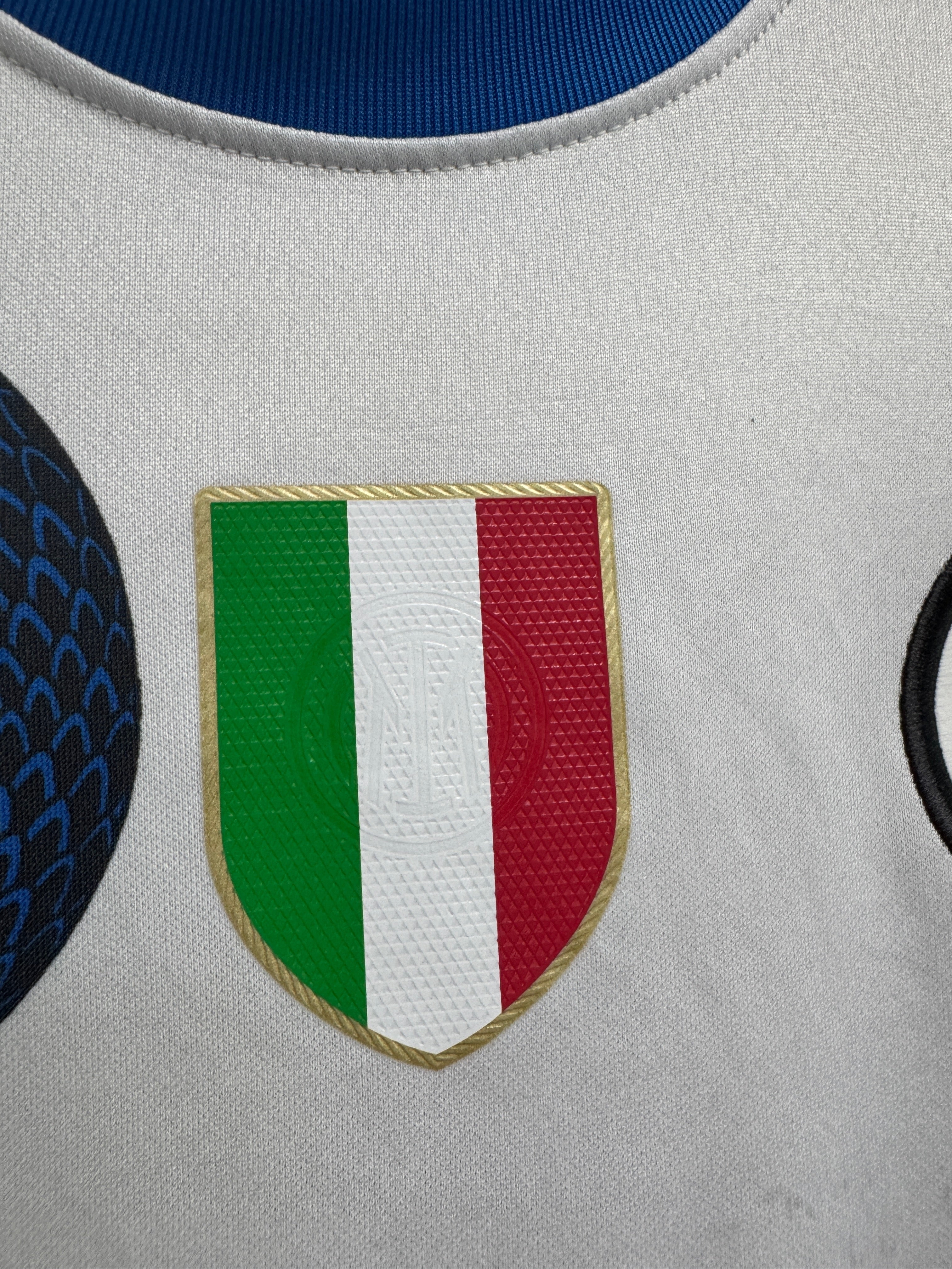 Inter Milan 2021 Away Shirt - M