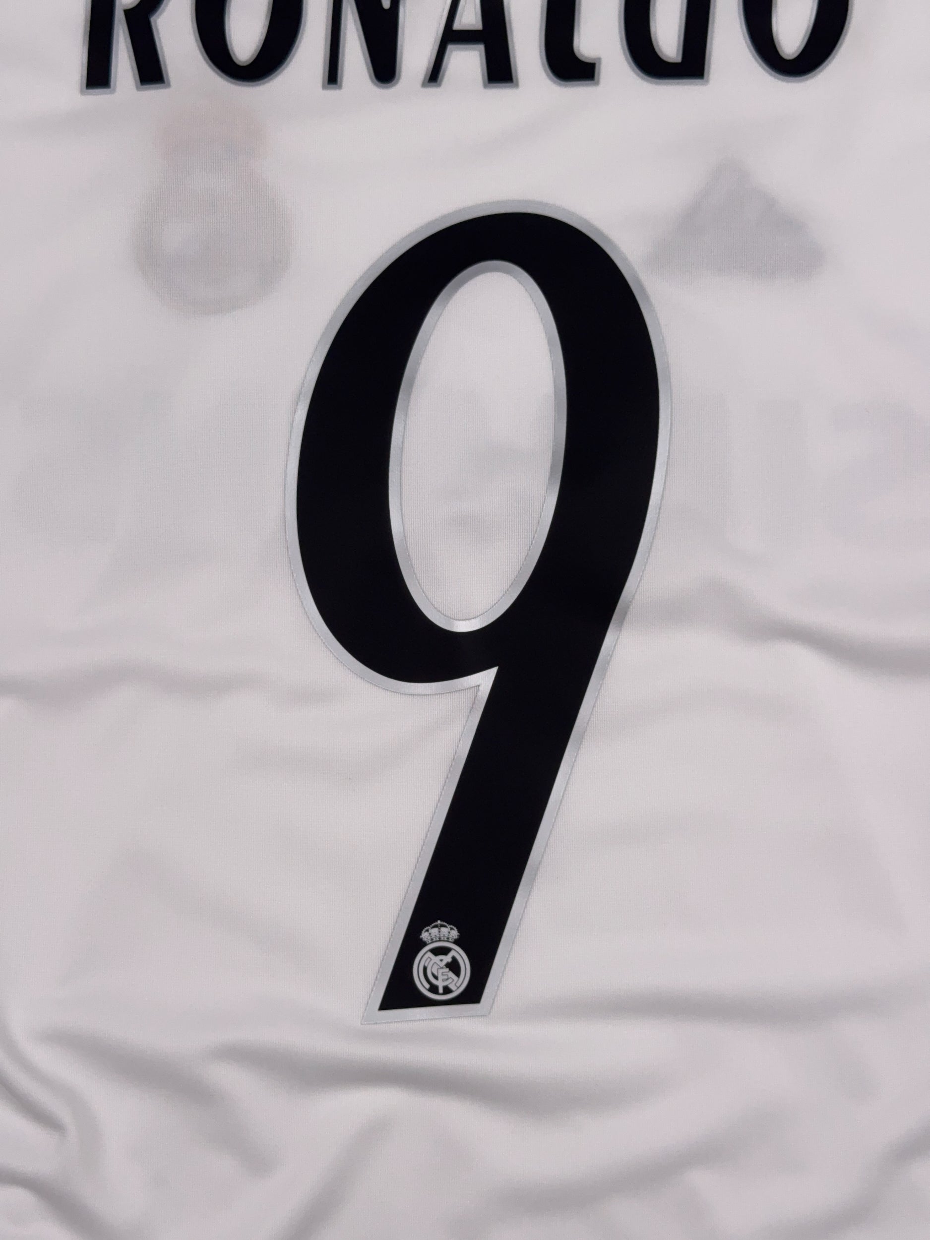 Real Madrid 2005/06 Ronaldo #9 Home Shirt - S