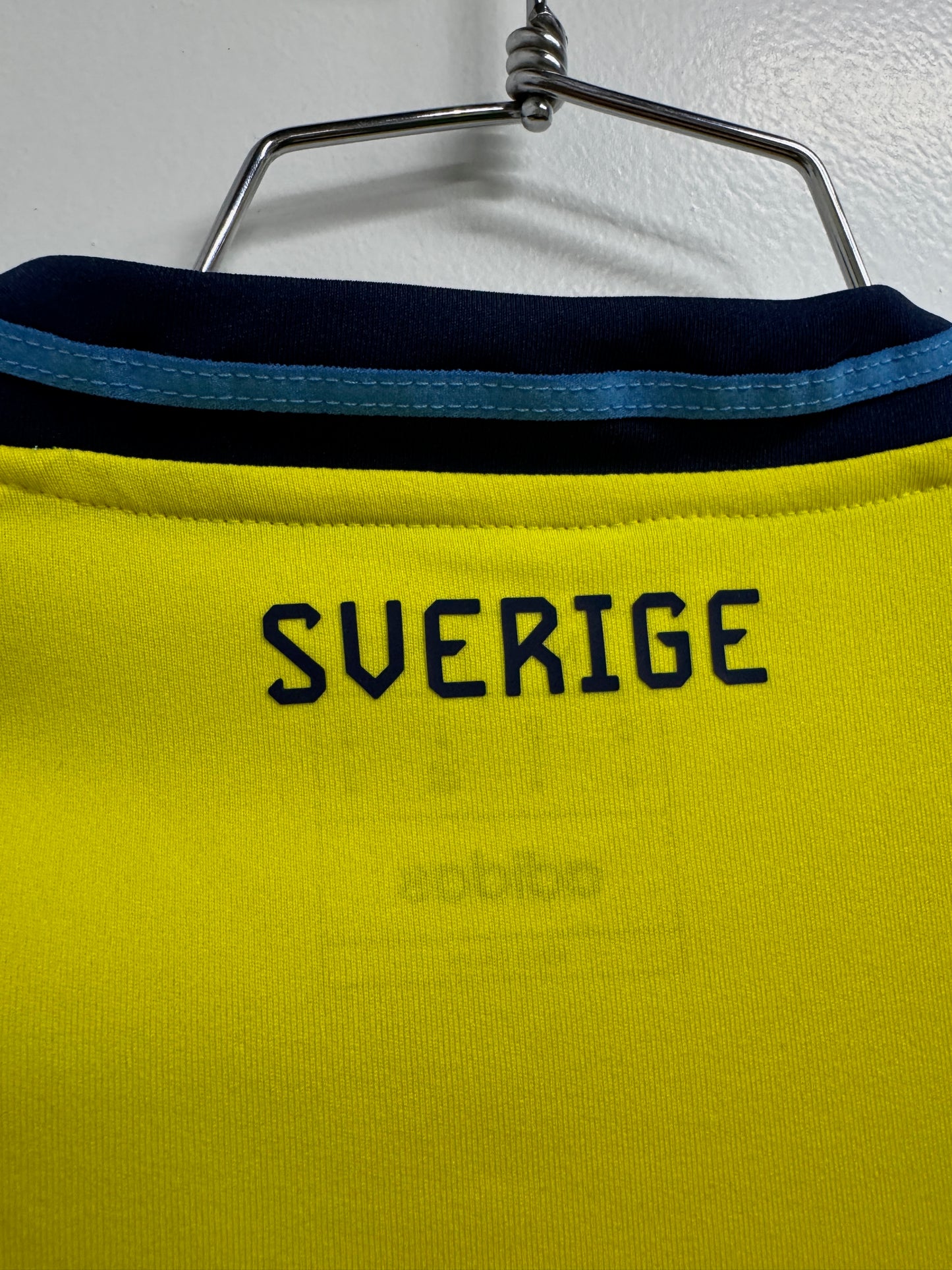 Sweden 2024 Gyokeres #17 Home Shirt - M