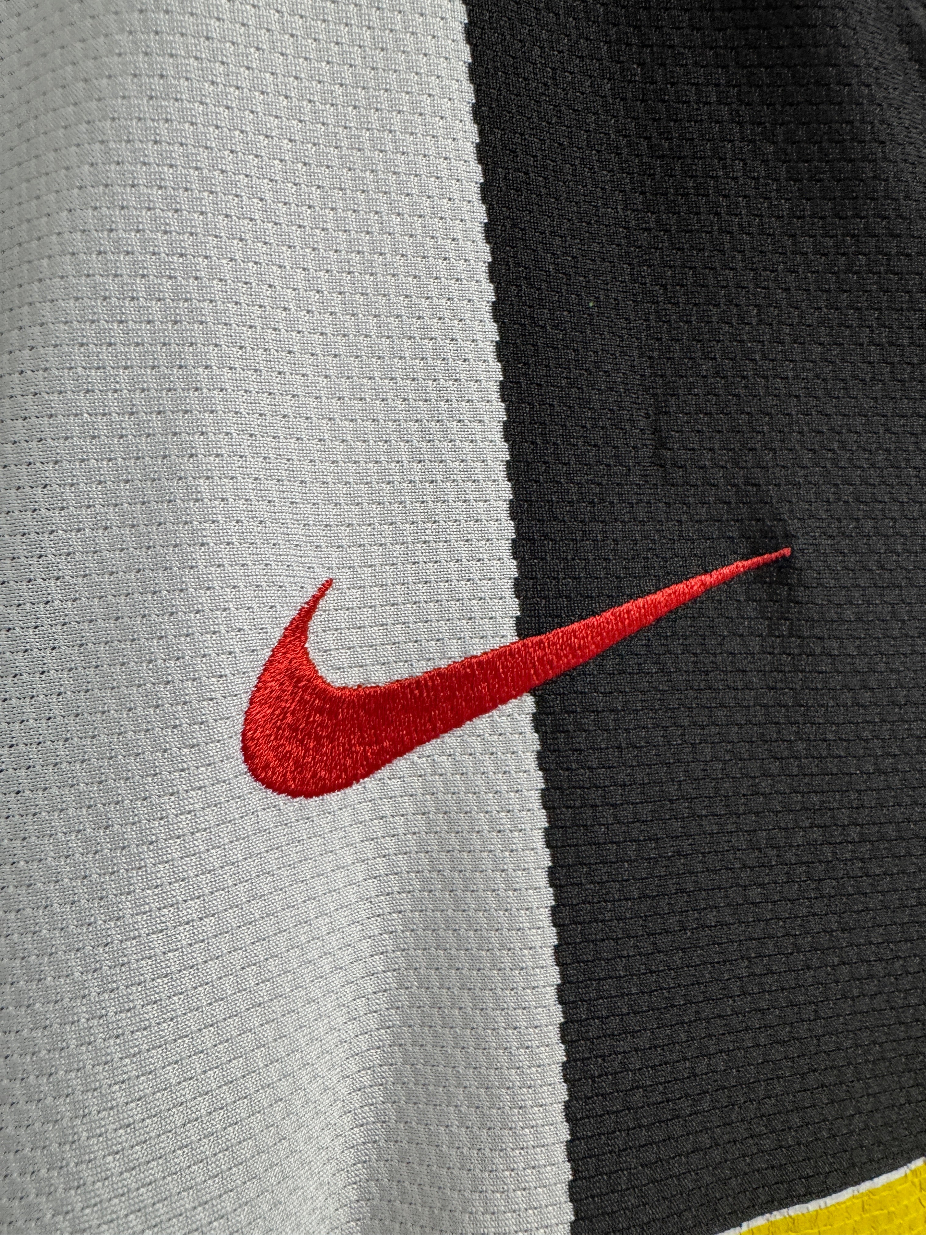 Juventus 2007/08 Home Shirt | Retro Screamers
